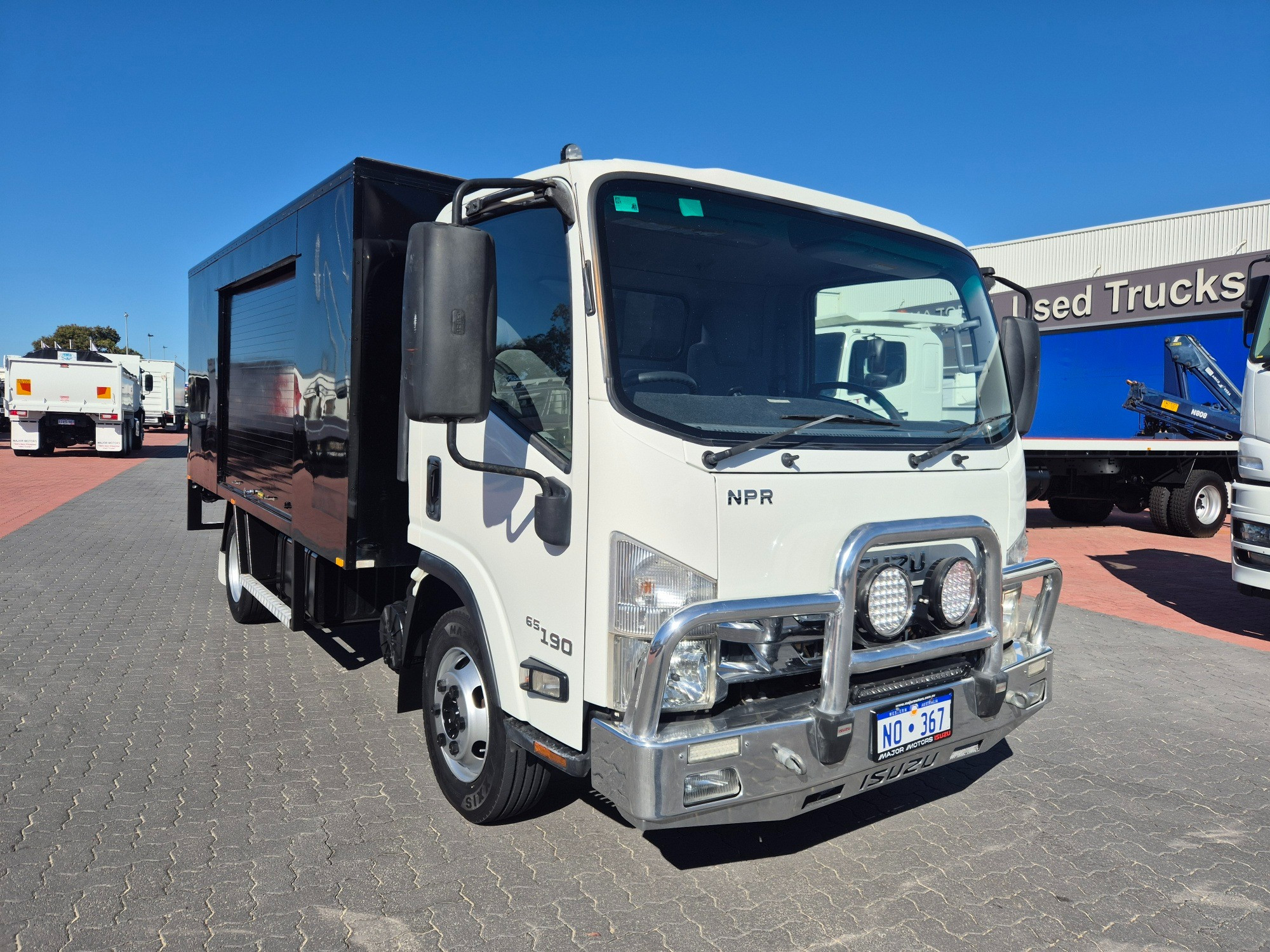 2017 ISUZU NPR N MY15 65/45-190 (MWB) 6 SP MANUAL SERVICE BODY