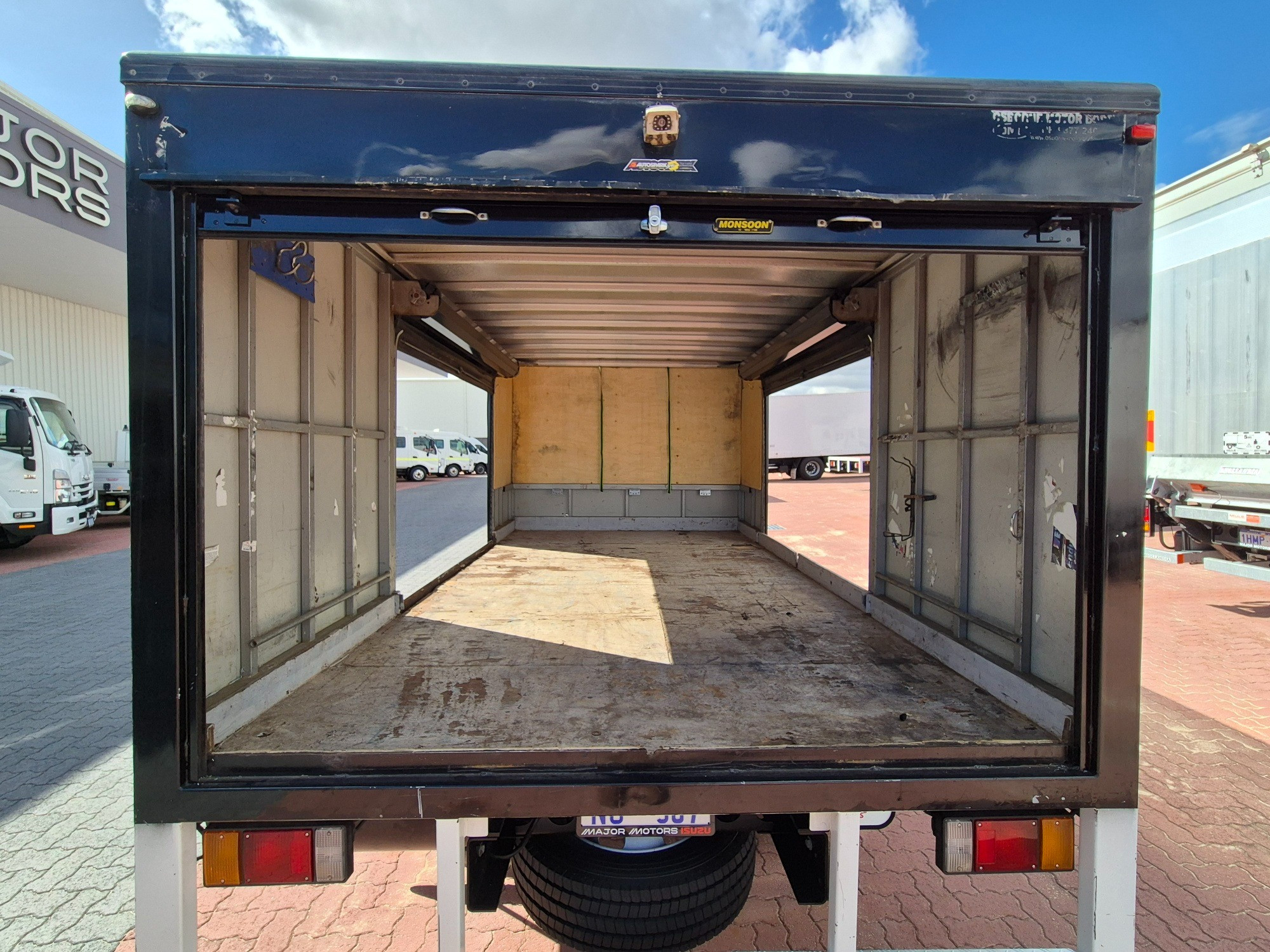 2017 ISUZU NPR N MY15 65/45-190 (MWB) 6 SP MANUAL SERVICE BODY