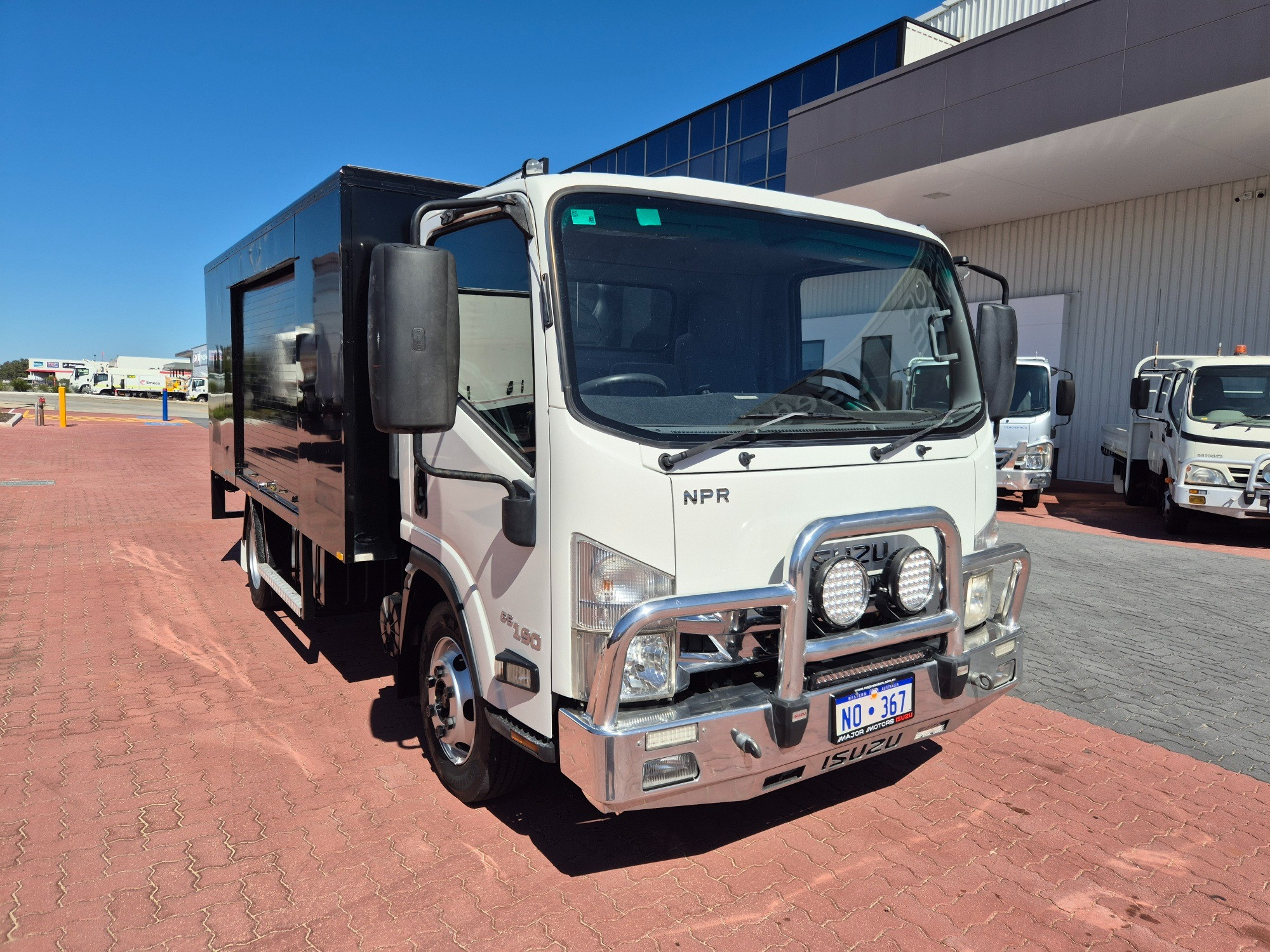 2017 ISUZU NPR N MY15 65/45-190 (MWB) 6 SP MANUAL SERVICE BODY