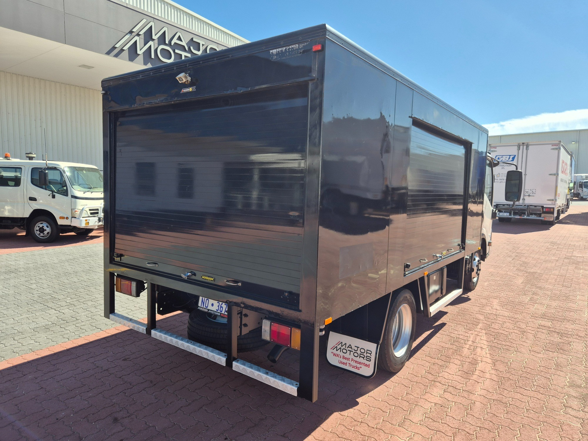 2017 ISUZU NPR N MY15 65/45-190 (MWB) 6 SP MANUAL SERVICE BODY