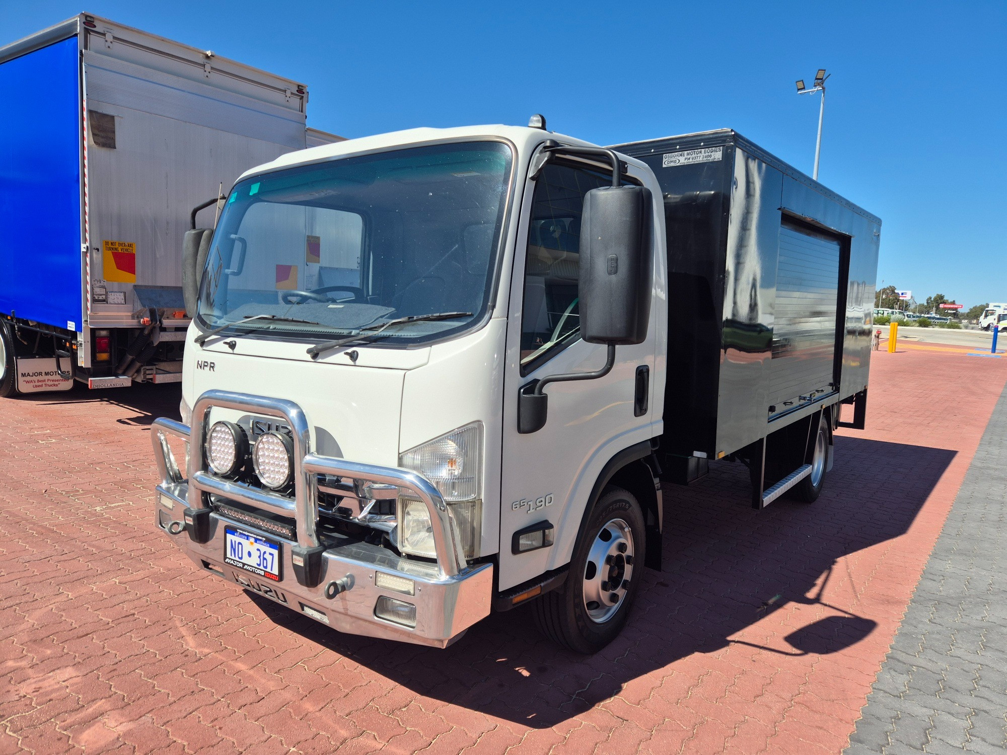 2017 ISUZU NPR N MY15 65/45-190 (MWB) 6 SP MANUAL SERVICE BODY