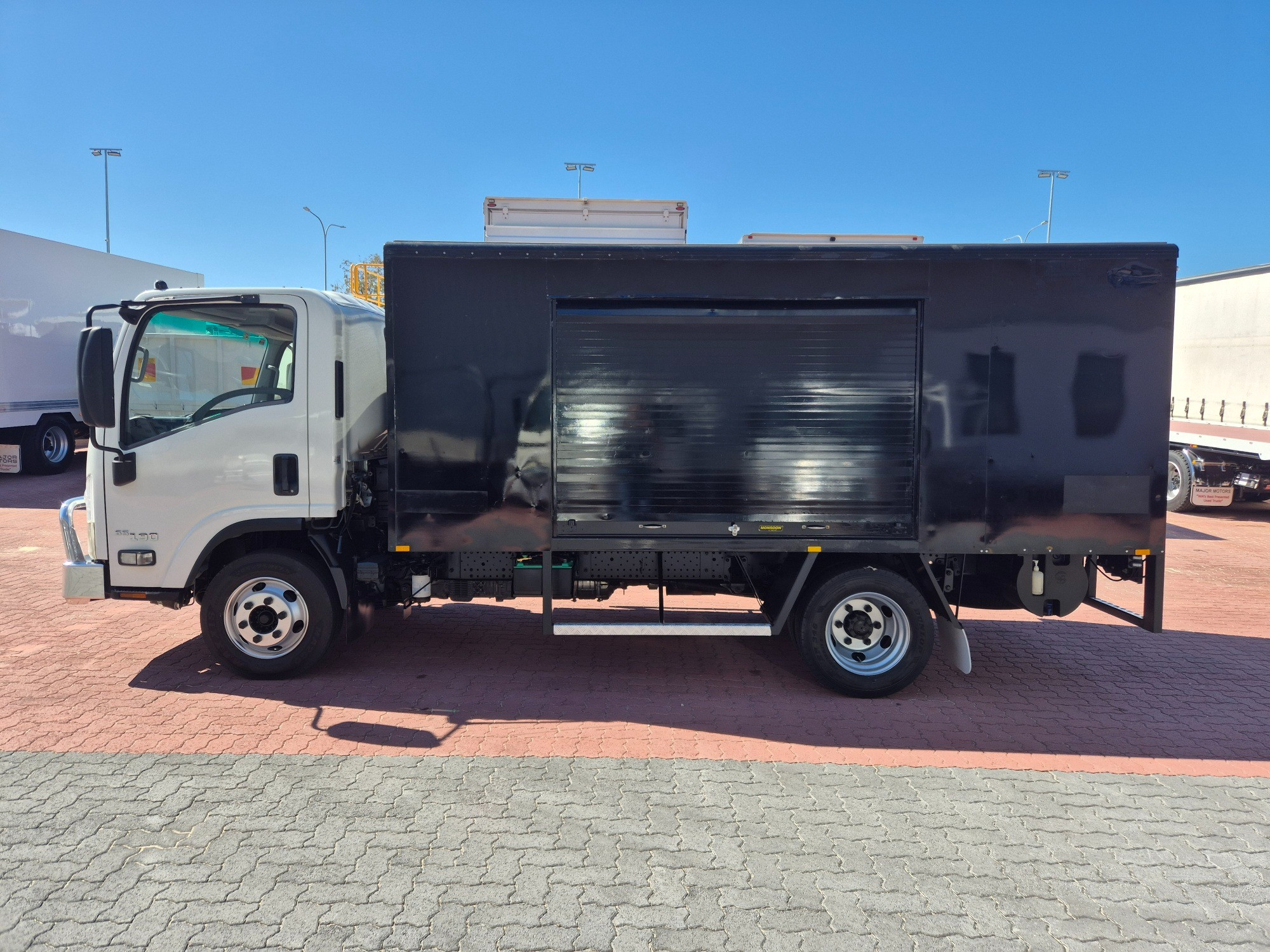 2017 ISUZU NPR N MY15 65/45-190 (MWB) 6 SP MANUAL SERVICE BODY
