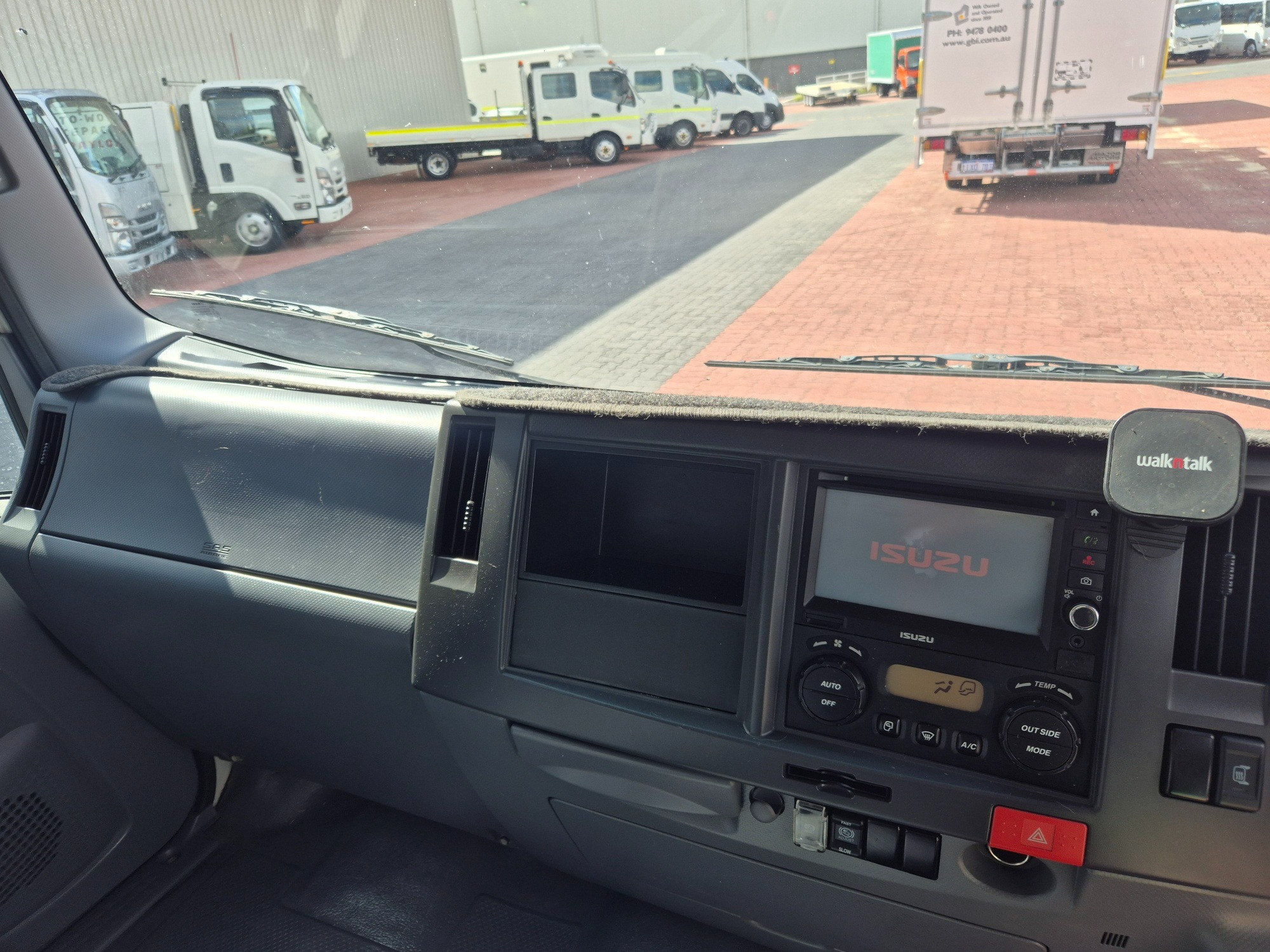 2017 ISUZU NPR N MY15 65/45-190 (MWB) 6 SP MANUAL SERVICE BODY