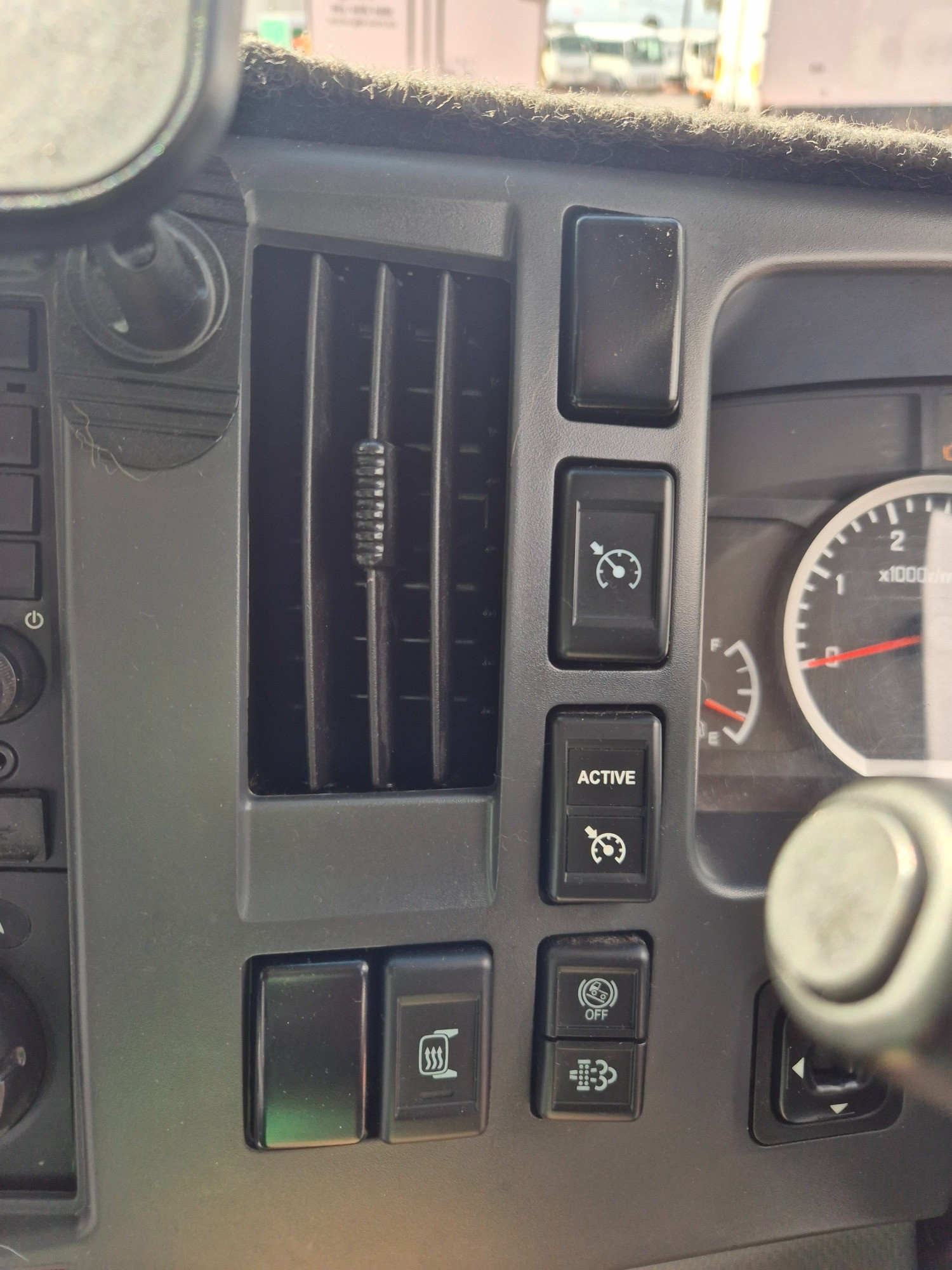 2017 ISUZU NPR N MY15 65/45-190 (MWB) 6 SP MANUAL SERVICE BODY