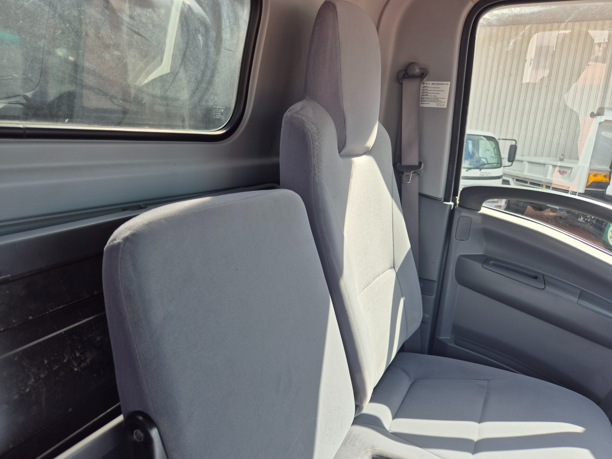 2017 ISUZU NPR N MY15 65/45-190 (MWB) 6 SP MANUAL SERVICE BODY