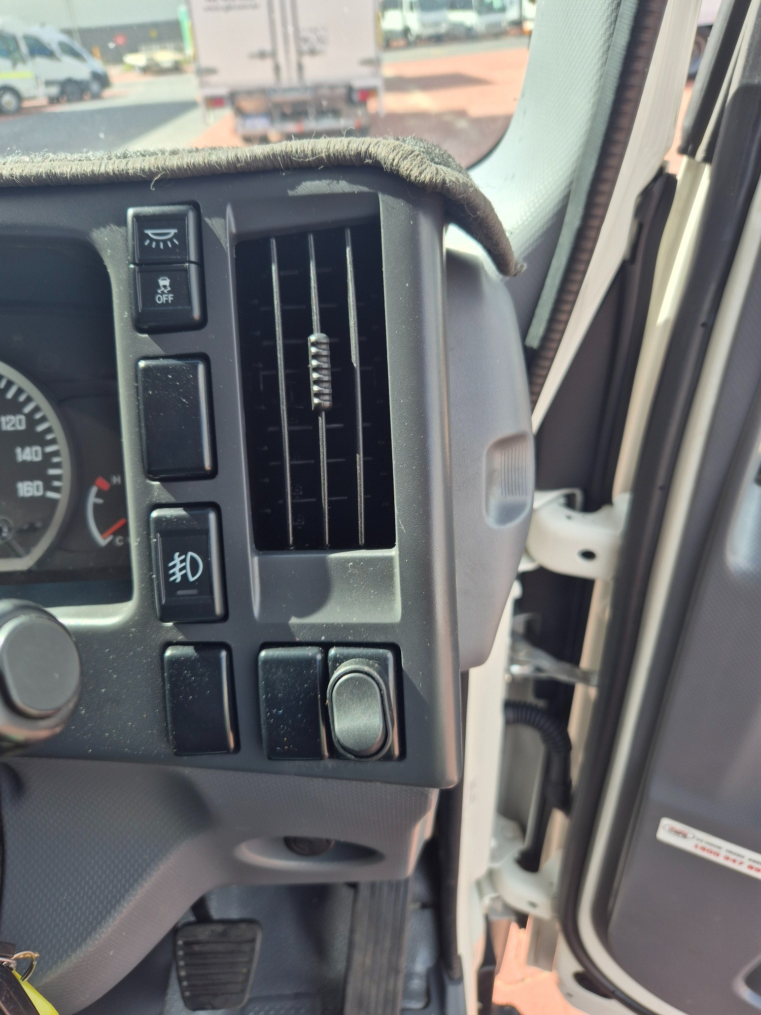2017 ISUZU NPR N MY15 65/45-190 (MWB) 6 SP MANUAL SERVICE BODY