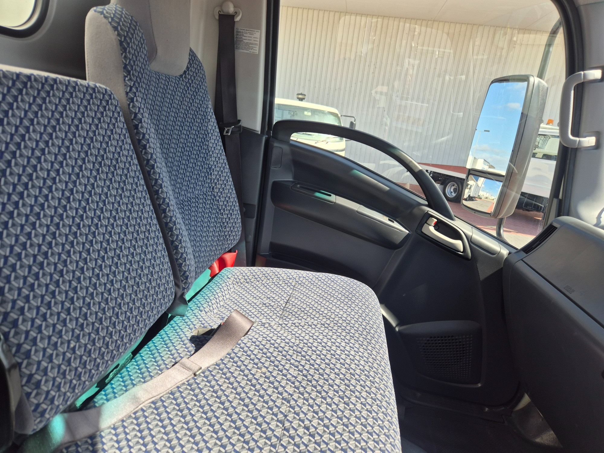 2022 ISUZU NNR NH MY21 45-150 (MWB) 6 SP AUTOMATED MANUAL VAN WITH TAIL LIFT