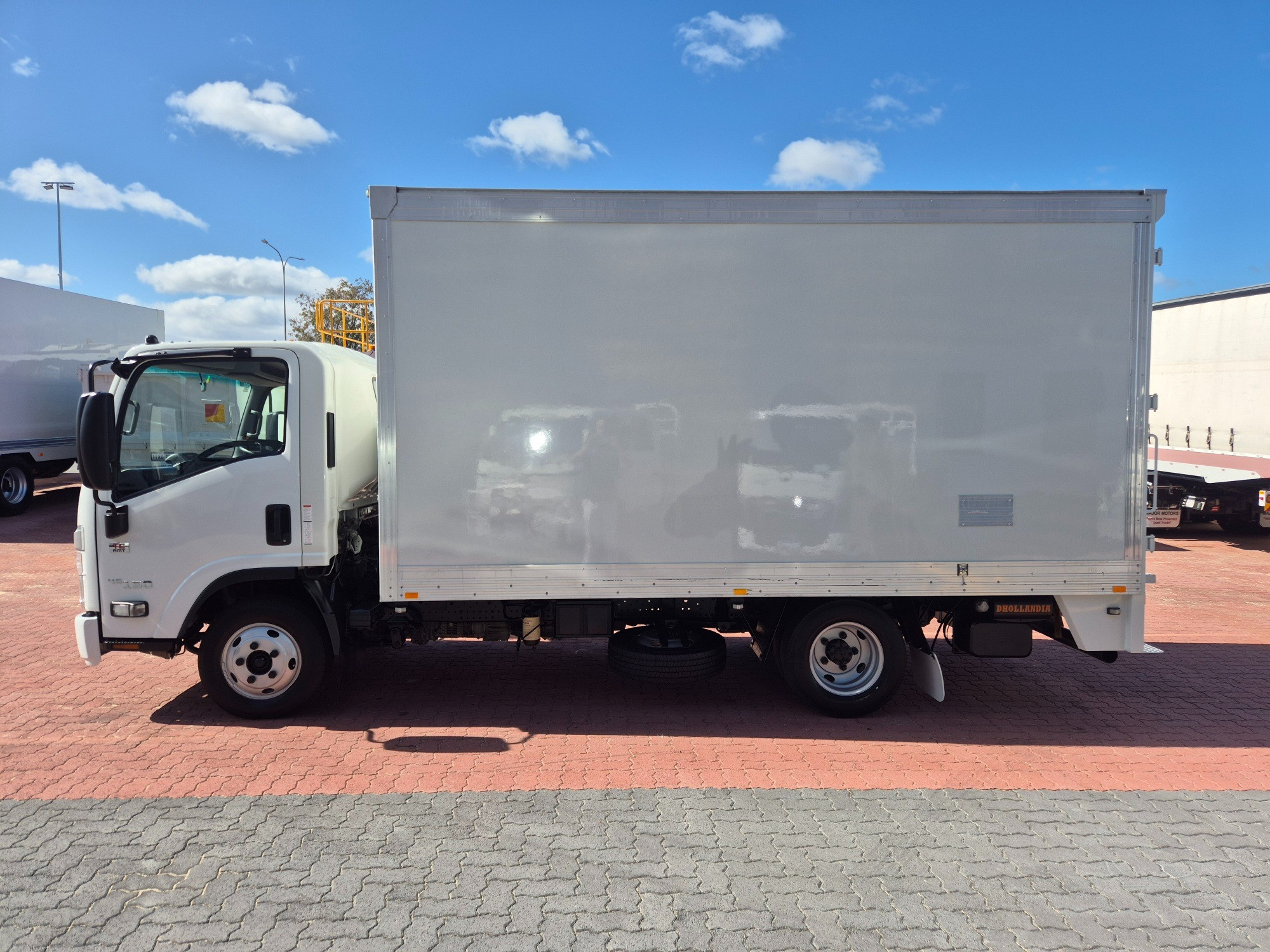 2022 ISUZU NNR NH MY21 45-150 (MWB) 6 SP AUTOMATED MANUAL VAN WITH TAIL LIFT