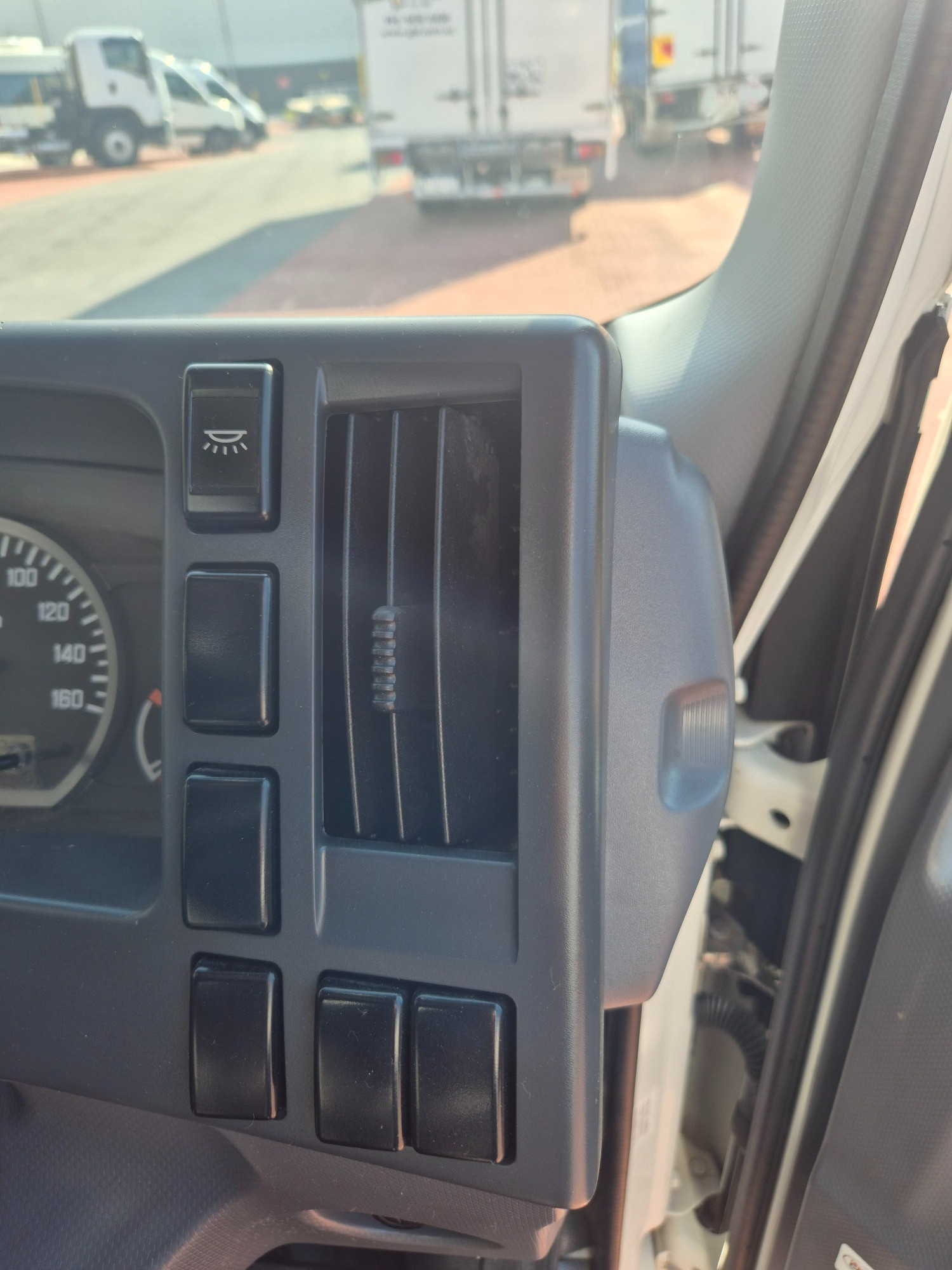 2015 ISUZU NLR N MY15 45-150 (MWB) 6 SP MANUAL TAUTLINER