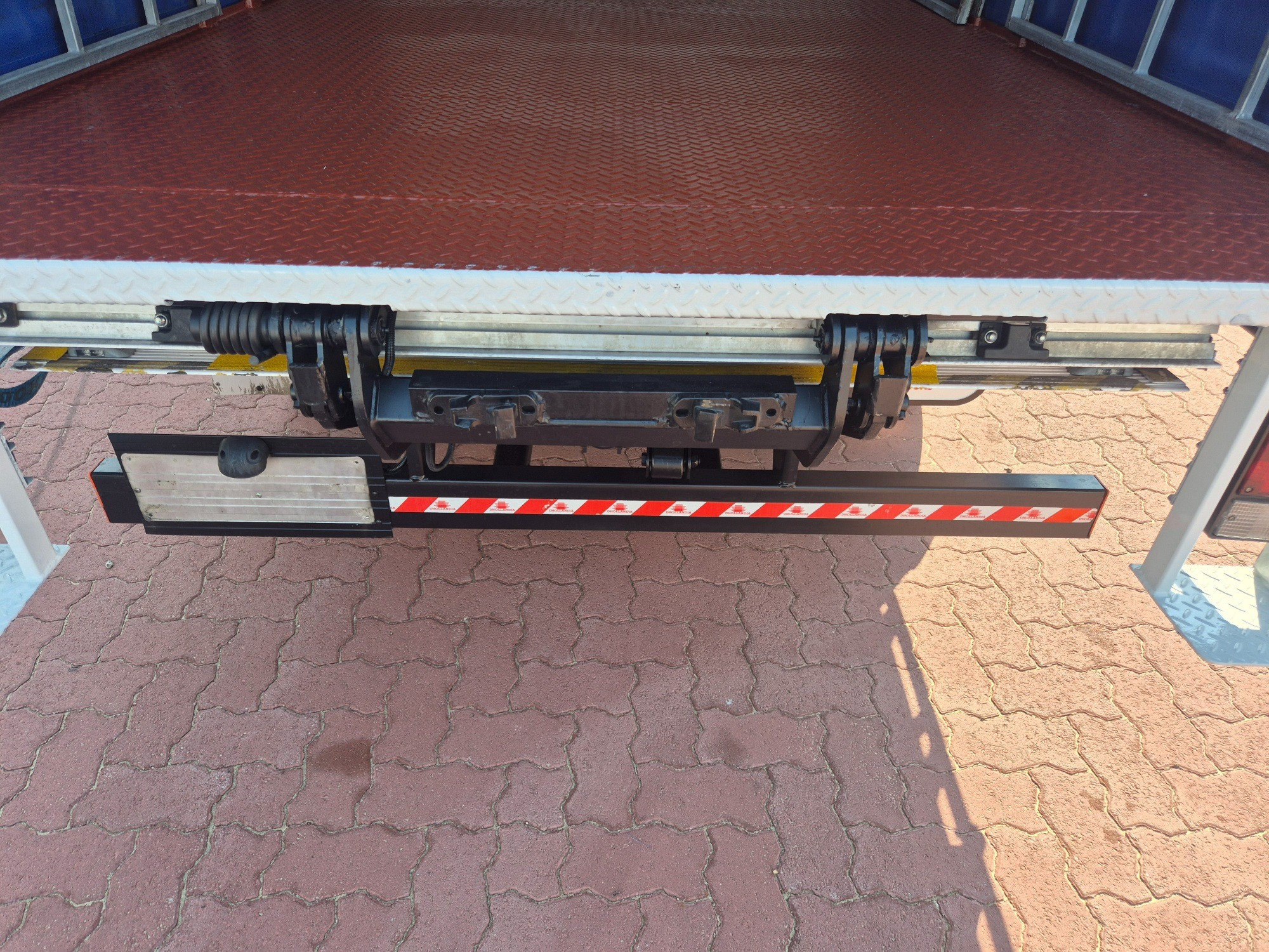 2015 ISUZU NLR N MY15 45-150 (MWB) 6 SP MANUAL TAUTLINER