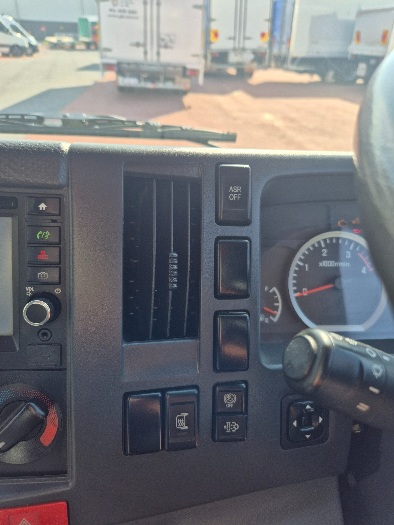 2015 ISUZU NLR N MY15 45-150 (MWB) 6 SP MANUAL TAUTLINER
