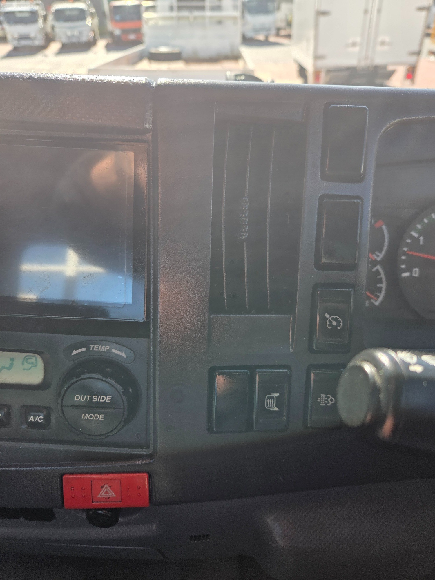 2011 ISUZU FVY FH 1400 AUTO (6x4) AUTOMATIC TRAY