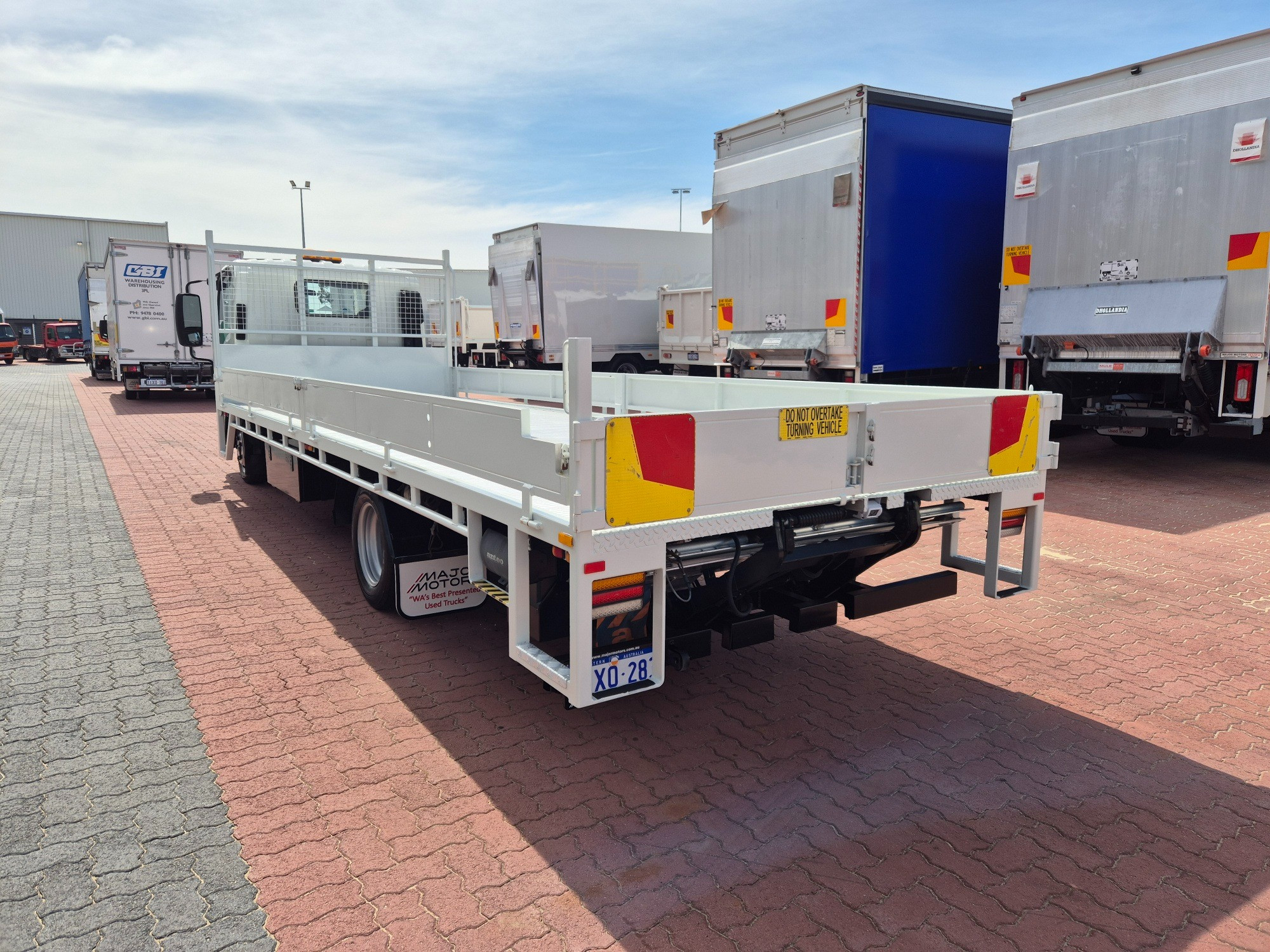 2013 ISUZU NLR 200 XLWB AUTOMATED MANUAL TRAY