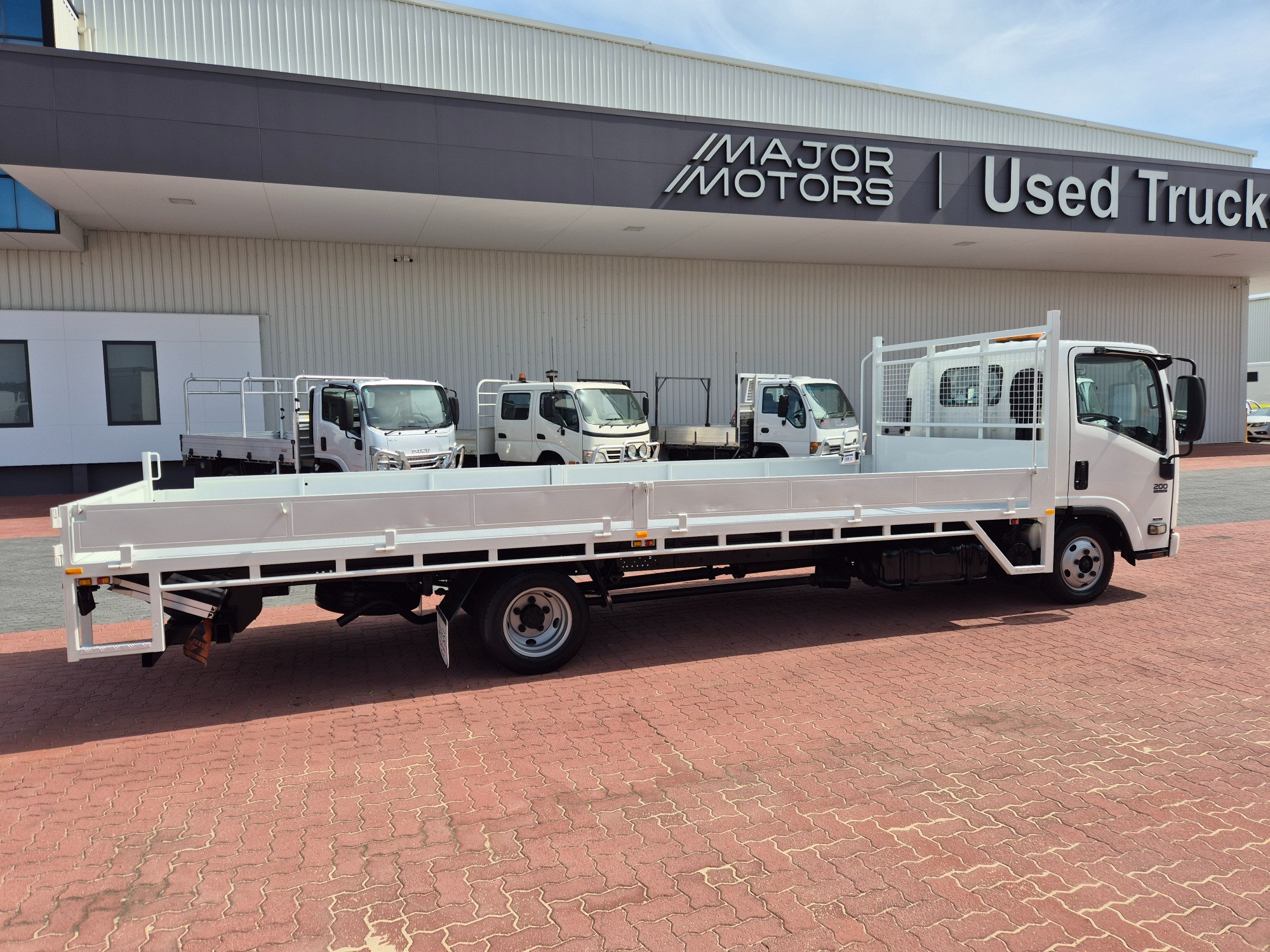 2013 ISUZU NLR 200 XLWB AUTOMATED MANUAL TRAY