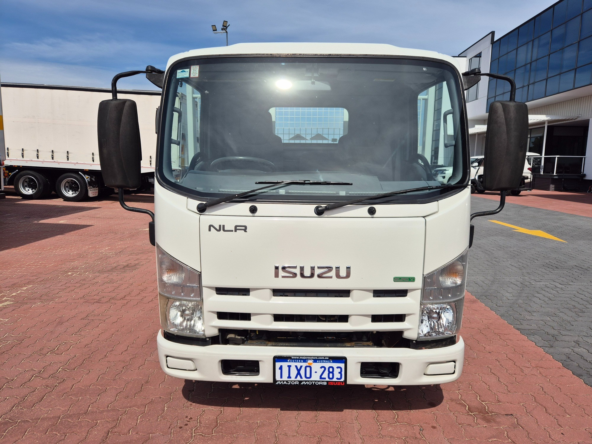 2013 ISUZU NLR 200 XLWB AUTOMATED MANUAL TRAY