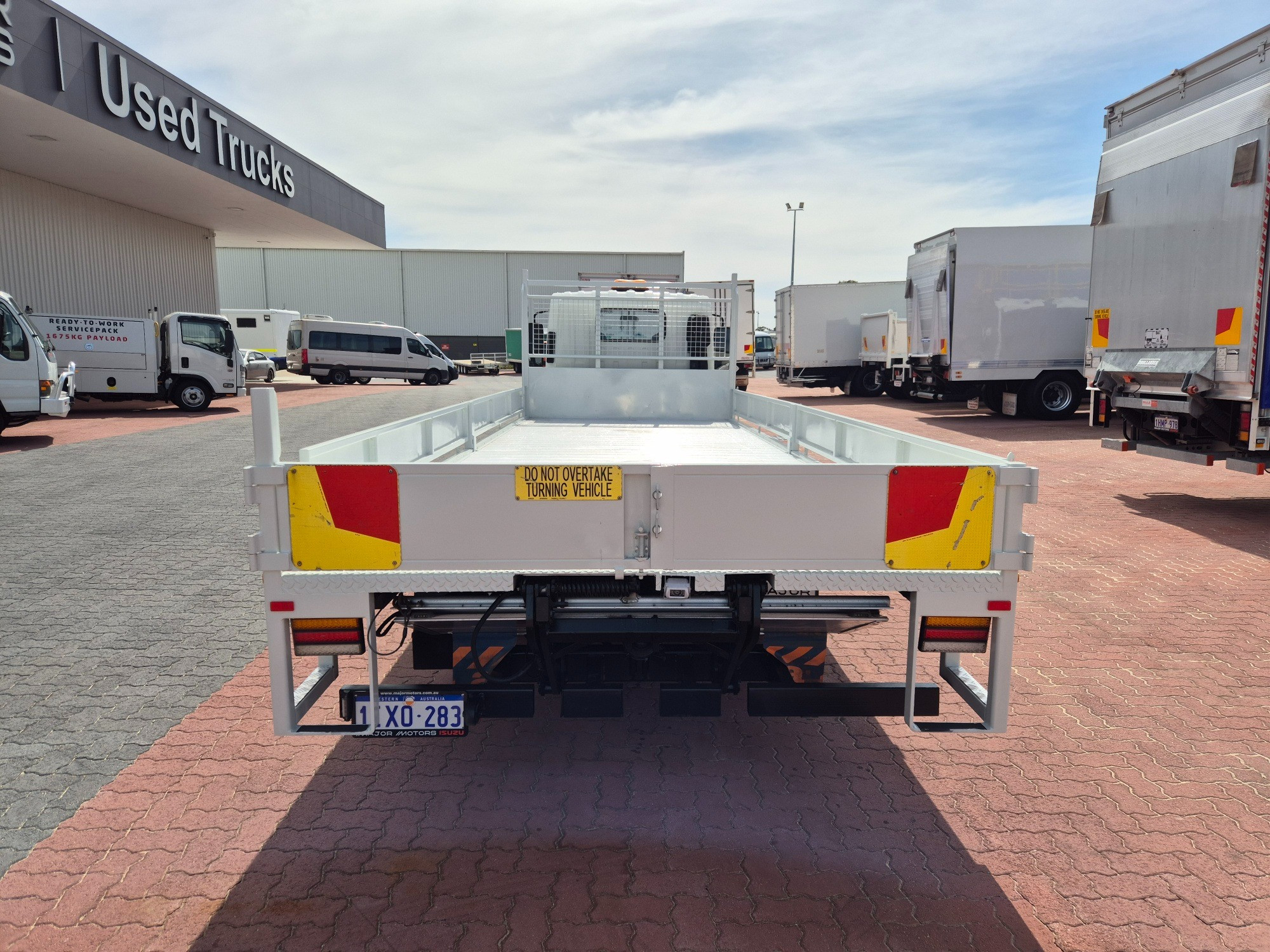 2013 ISUZU NLR 200 XLWB AUTOMATED MANUAL TRAY
