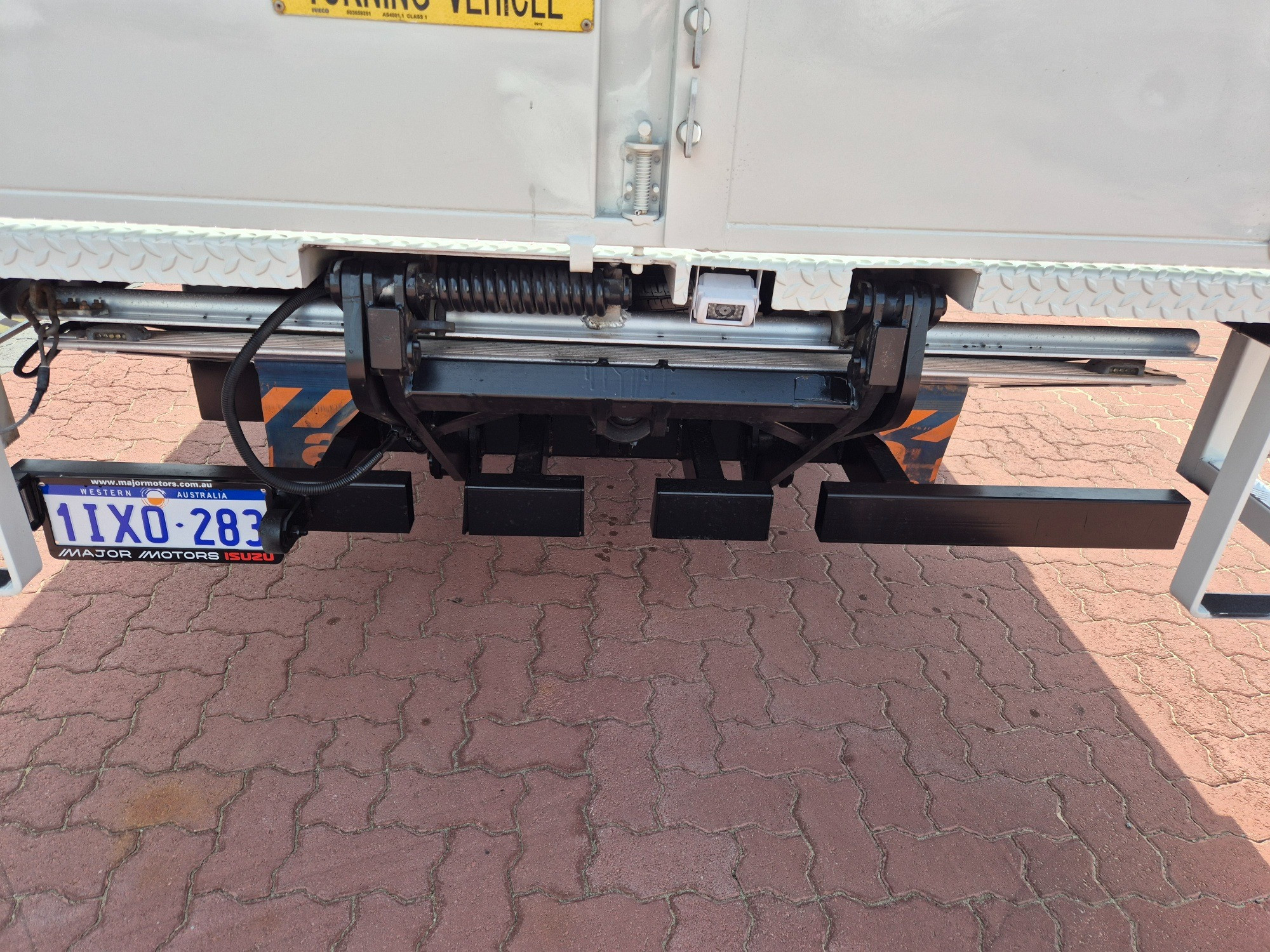 2013 ISUZU NLR 200 XLWB AUTOMATED MANUAL TRAY
