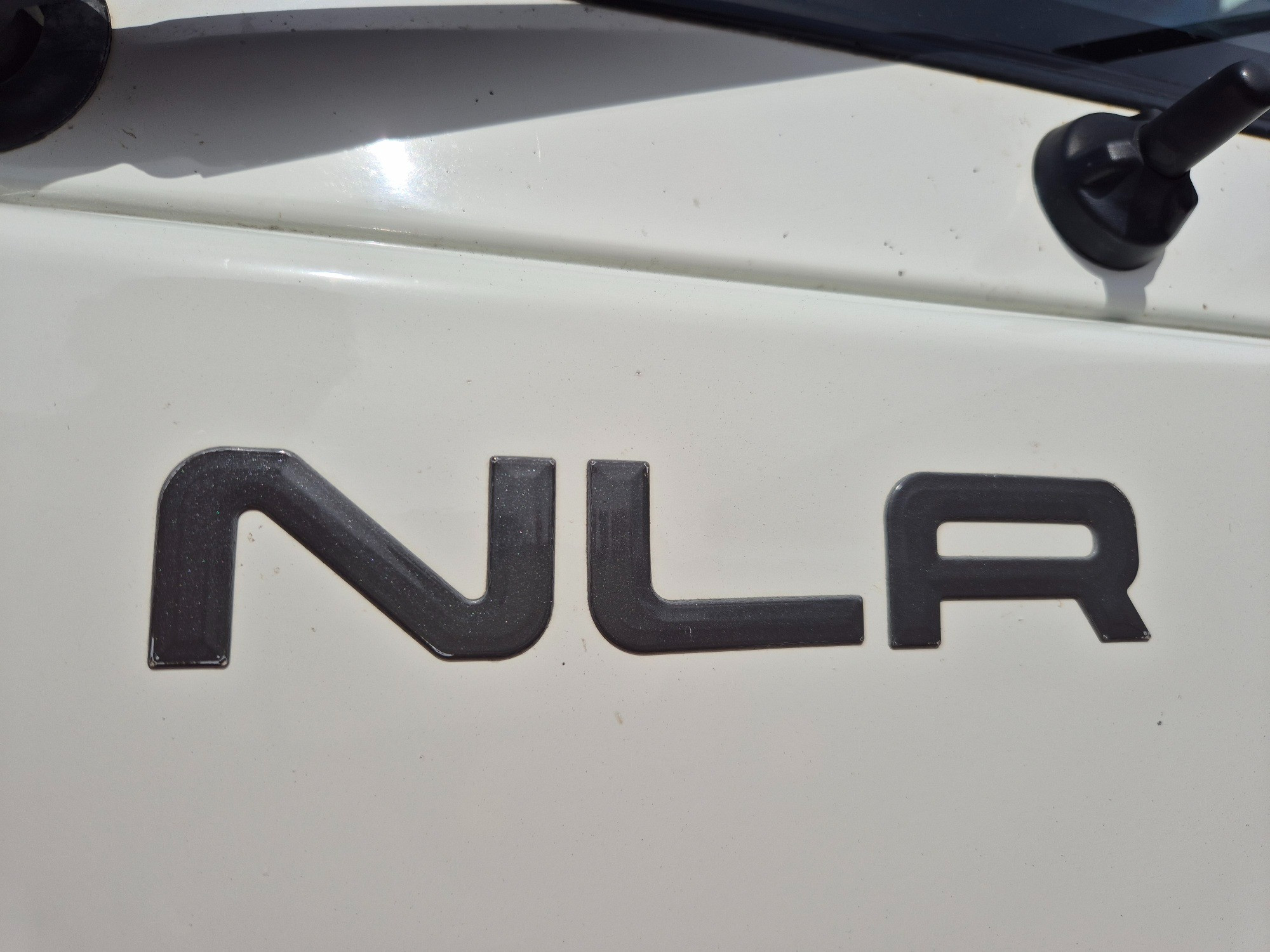 2013 ISUZU NLR 200 XLWB AUTOMATED MANUAL TRAY