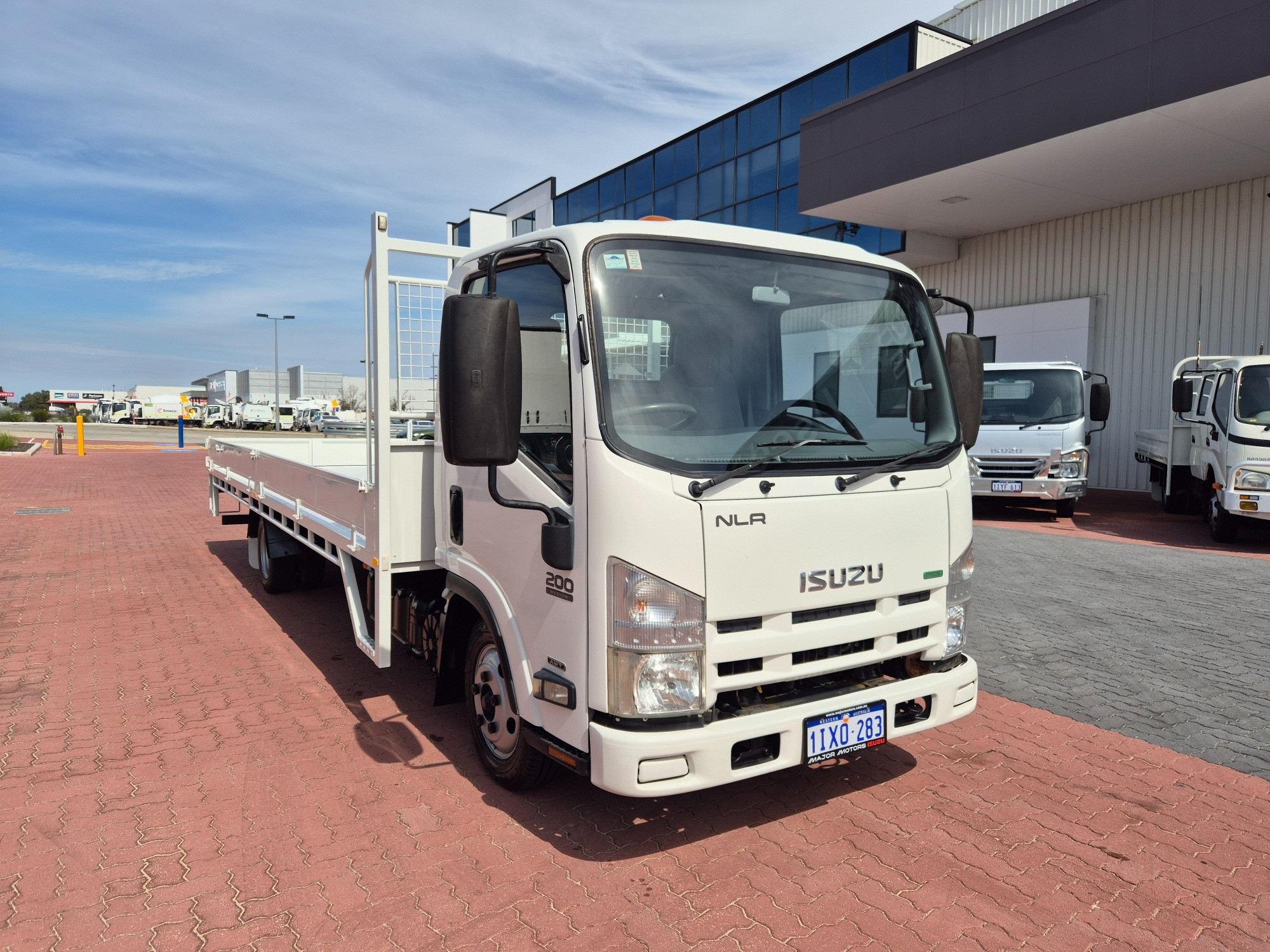 2013 ISUZU NLR 200 XLWB AUTOMATED MANUAL TRAY