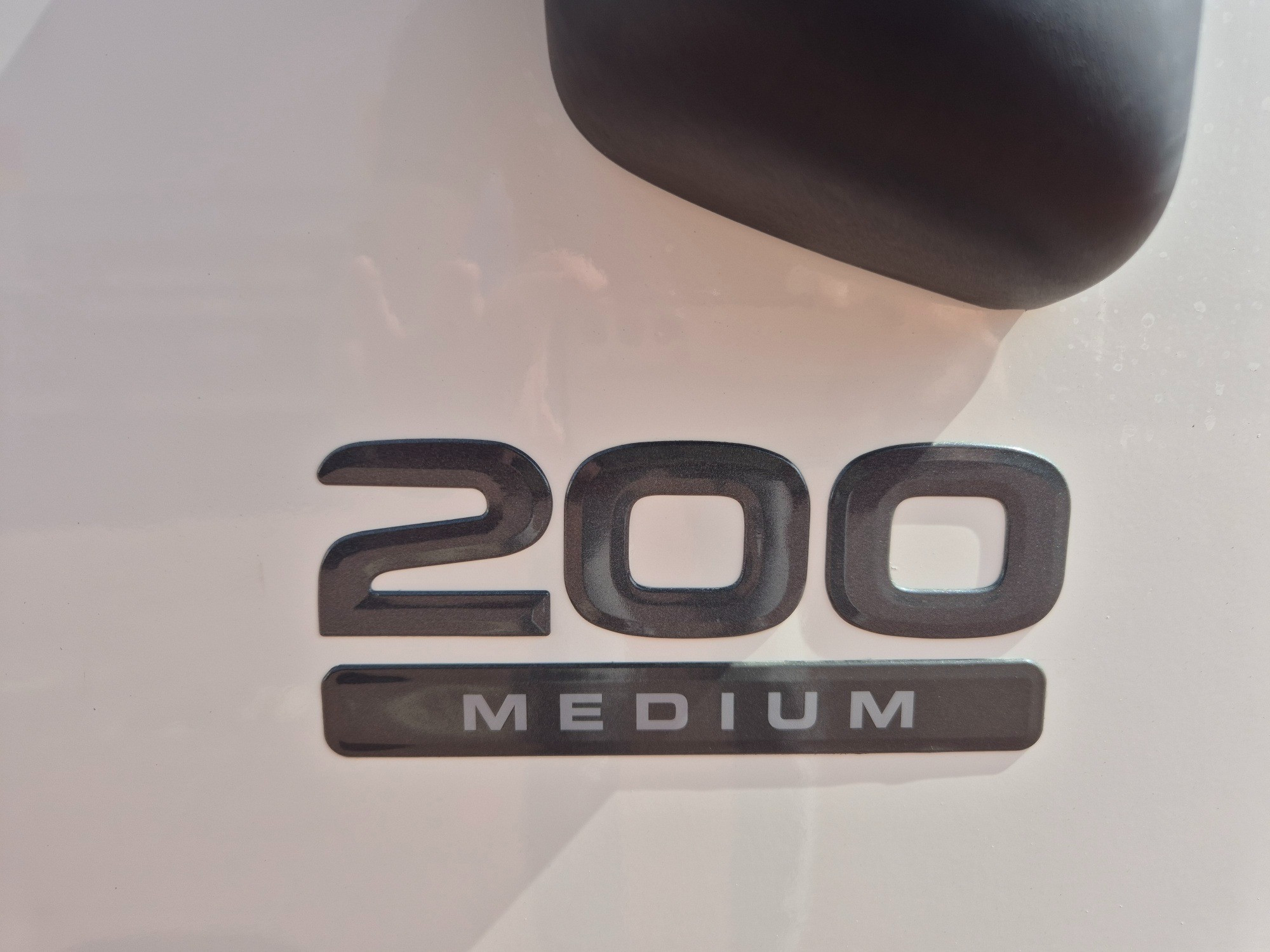 2013 ISUZU NLR 200 XLWB AUTOMATED MANUAL TRAY