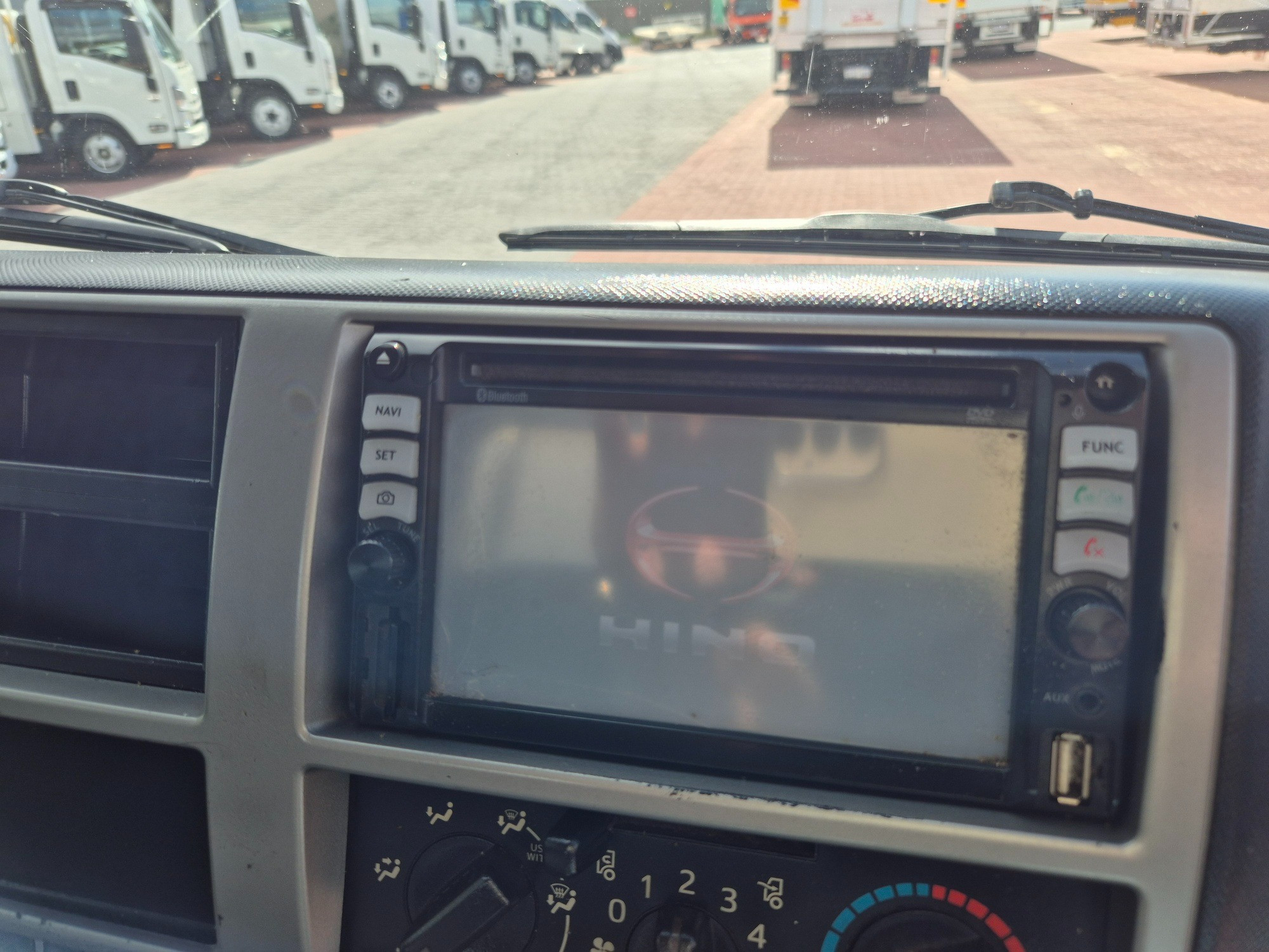 2015 HINO 300 XKU720R 716 HYBRID 3,.5 TON LWB 5 SP AUTOMATED MANUAL C/CHAS