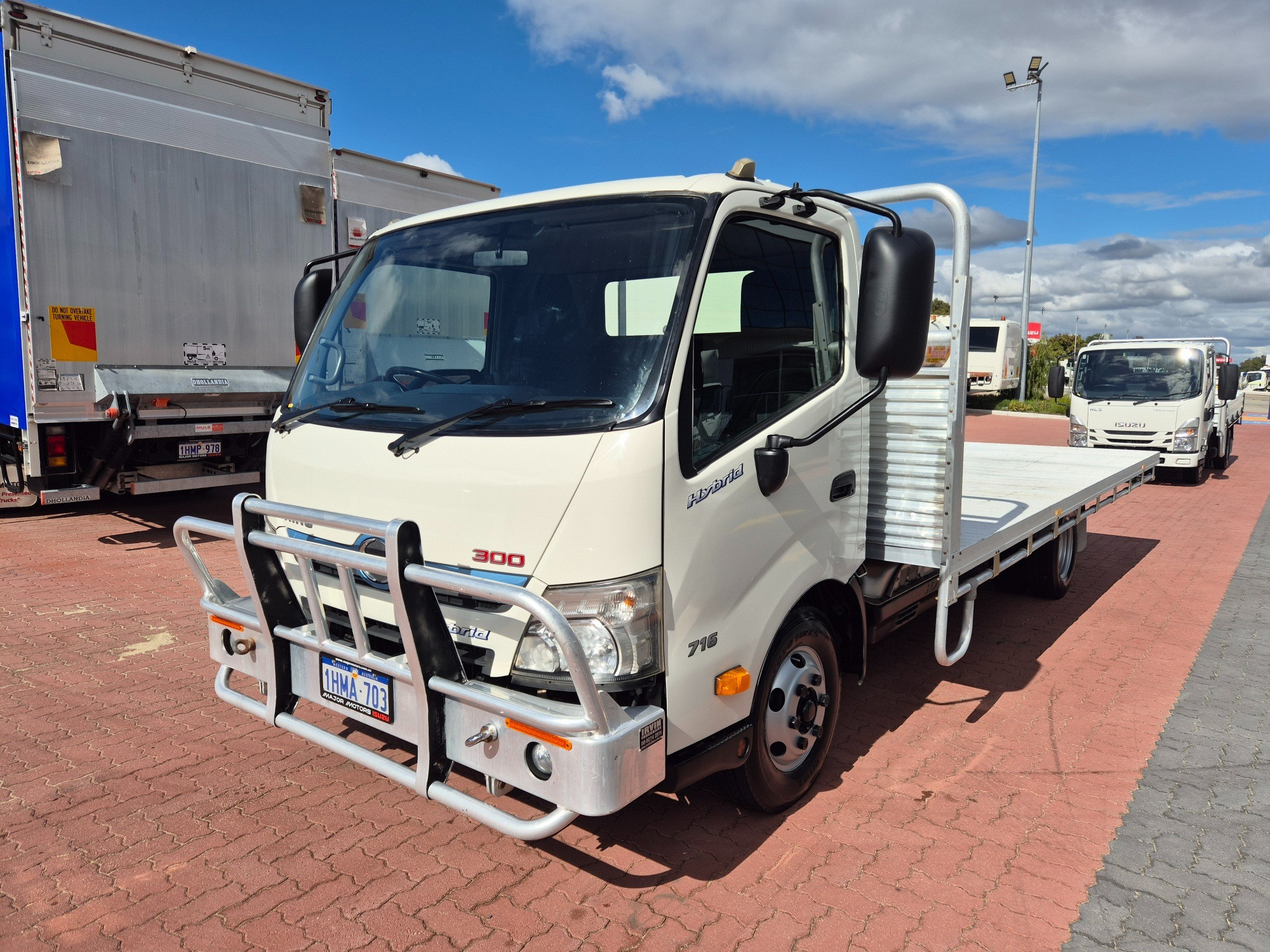 2015 HINO 300 XKU720R 716 HYBRID 3,.5 TON LWB 5 SP AUTOMATED MANUAL C/CHAS