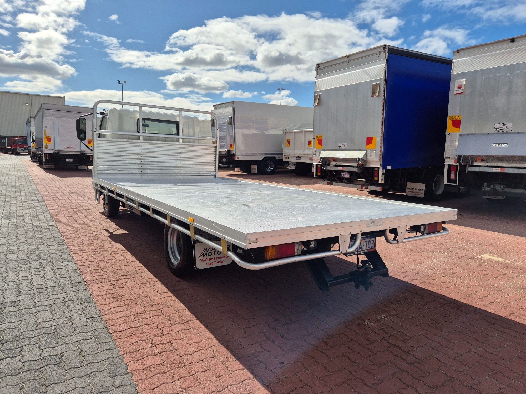 2015 HINO 300 XKU720R 716 HYBRID 3,.5 TON LWB 5 SP AUTOMATED MANUAL C/CHAS