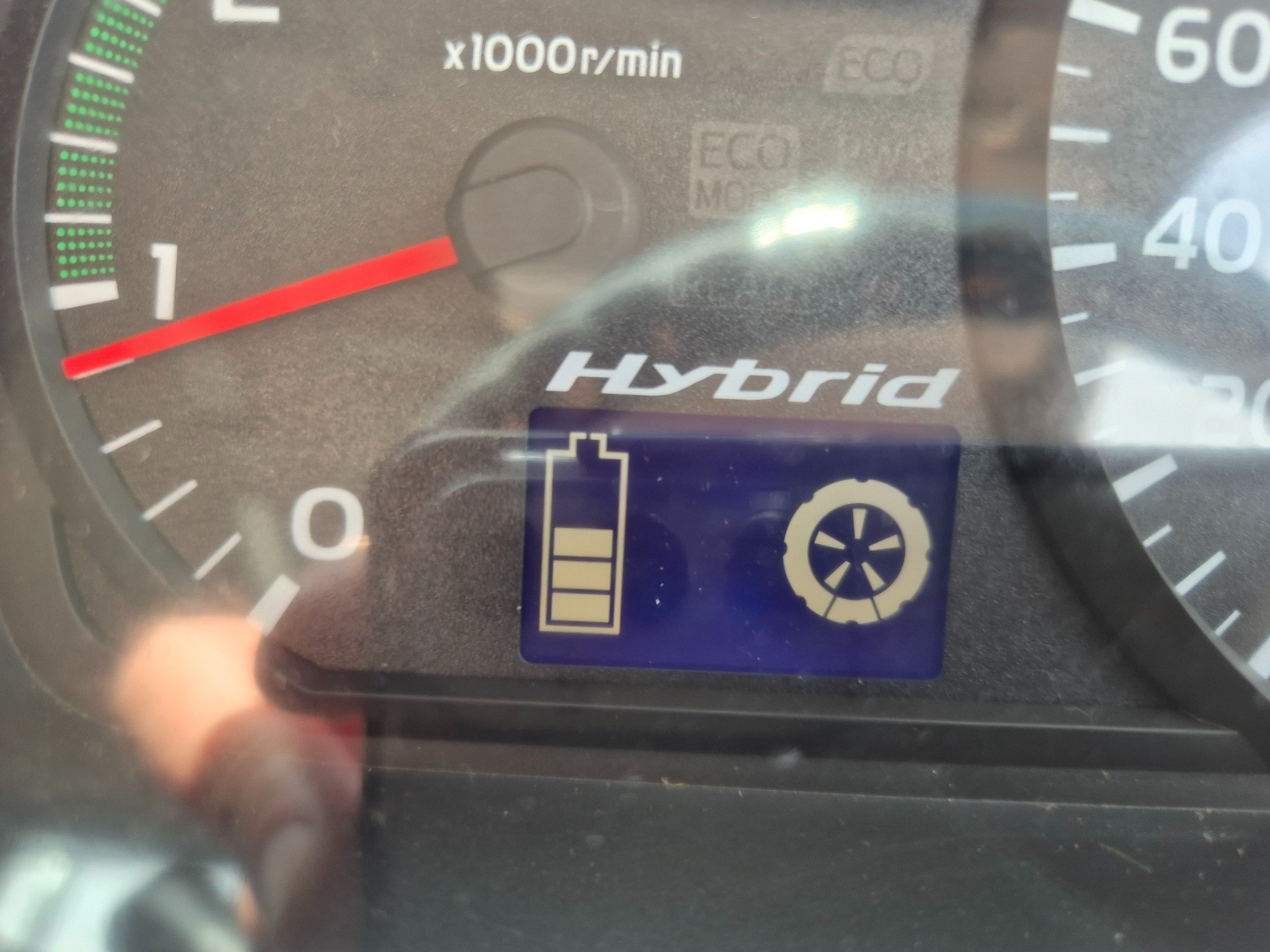 2015 HINO 300 XKU720R 716 HYBRID 3,.5 TON LWB 5 SP AUTOMATED MANUAL C/CHAS
