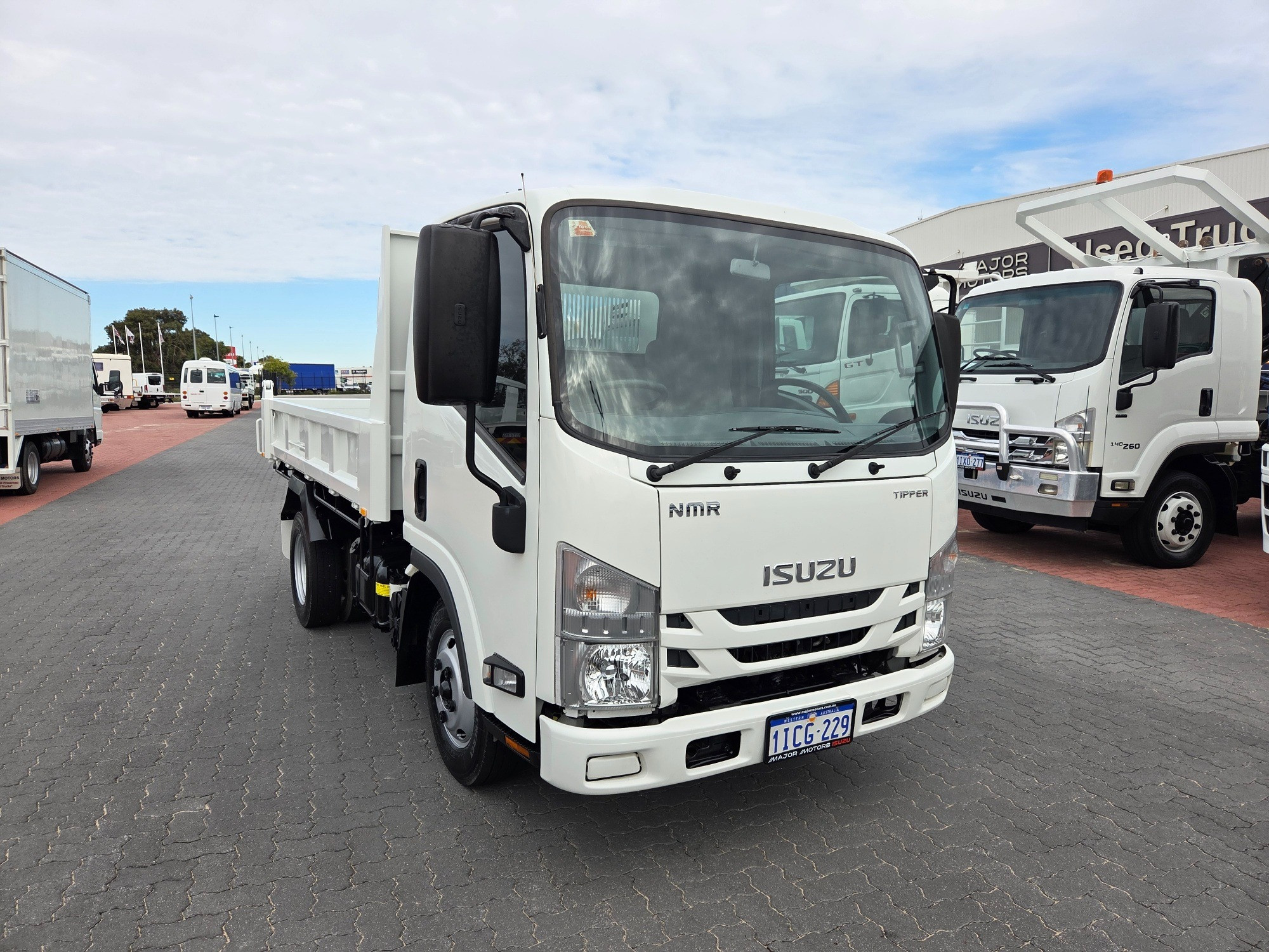 2021 ISUZU NMR 60/45-150 3 TON MANUAL TIPPER