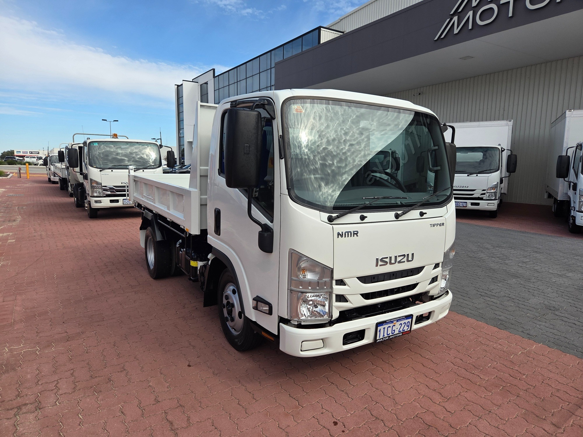 2021 ISUZU NMR 60/45-150 3 TON MANUAL TIPPER