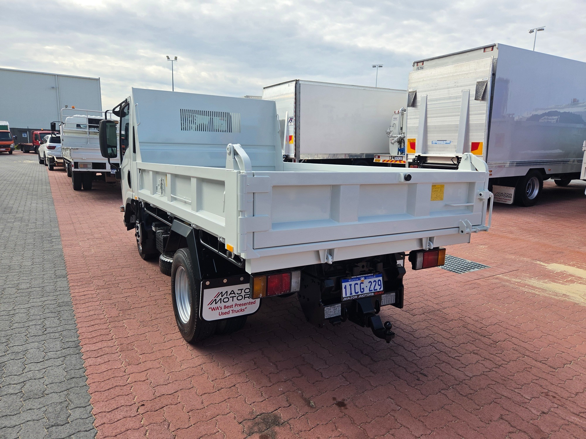 2021 ISUZU NMR 60/45-150 3 TON MANUAL TIPPER