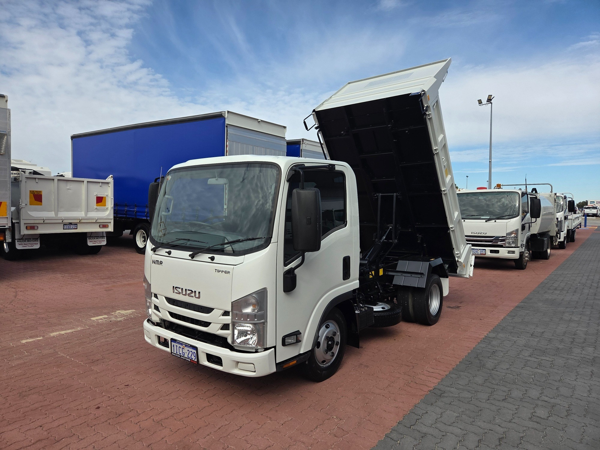 2021 ISUZU NMR 60/45-150 3 TON MANUAL TIPPER