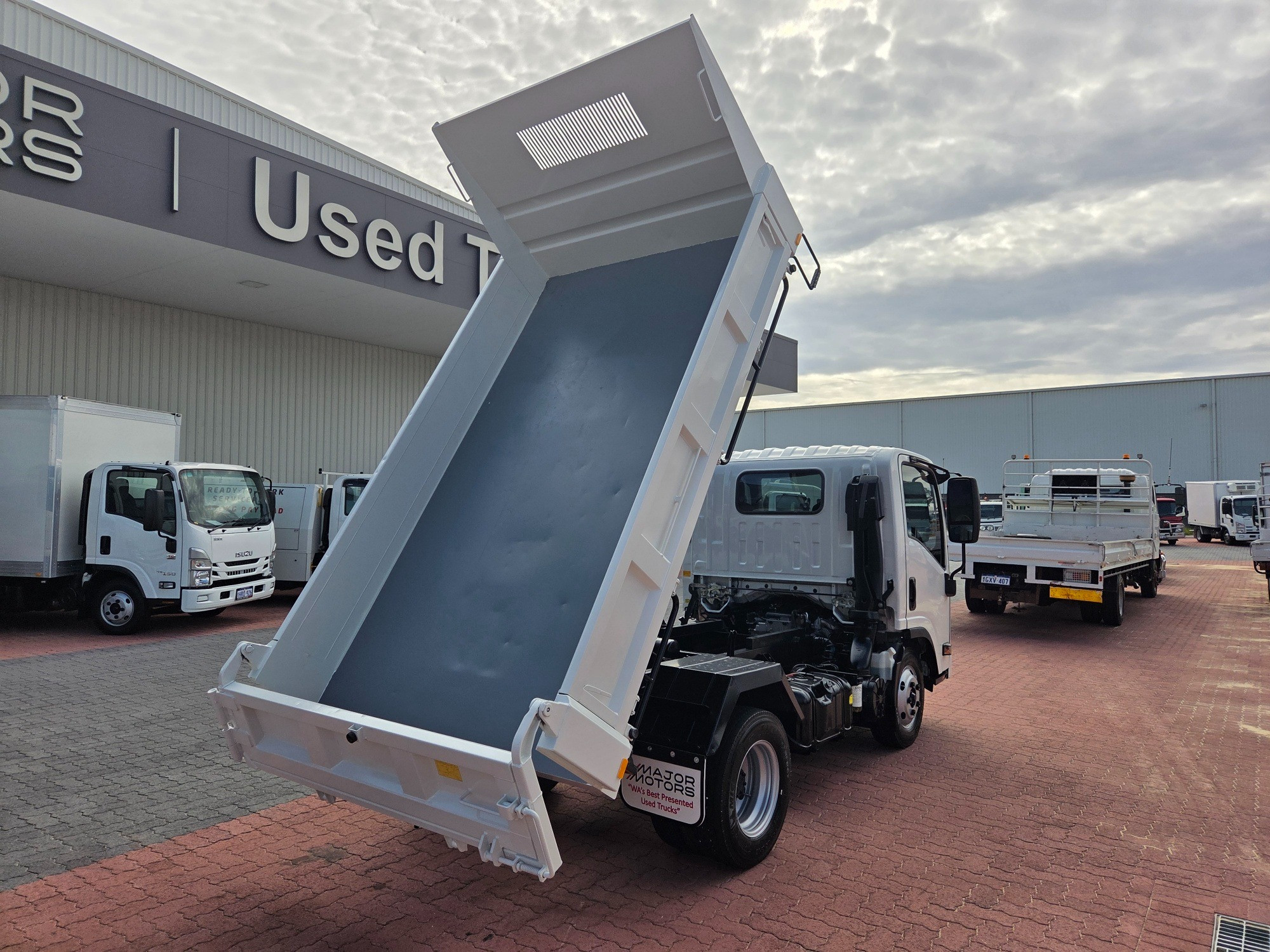 2021 ISUZU NMR 60/45-150 3 TON MANUAL TIPPER