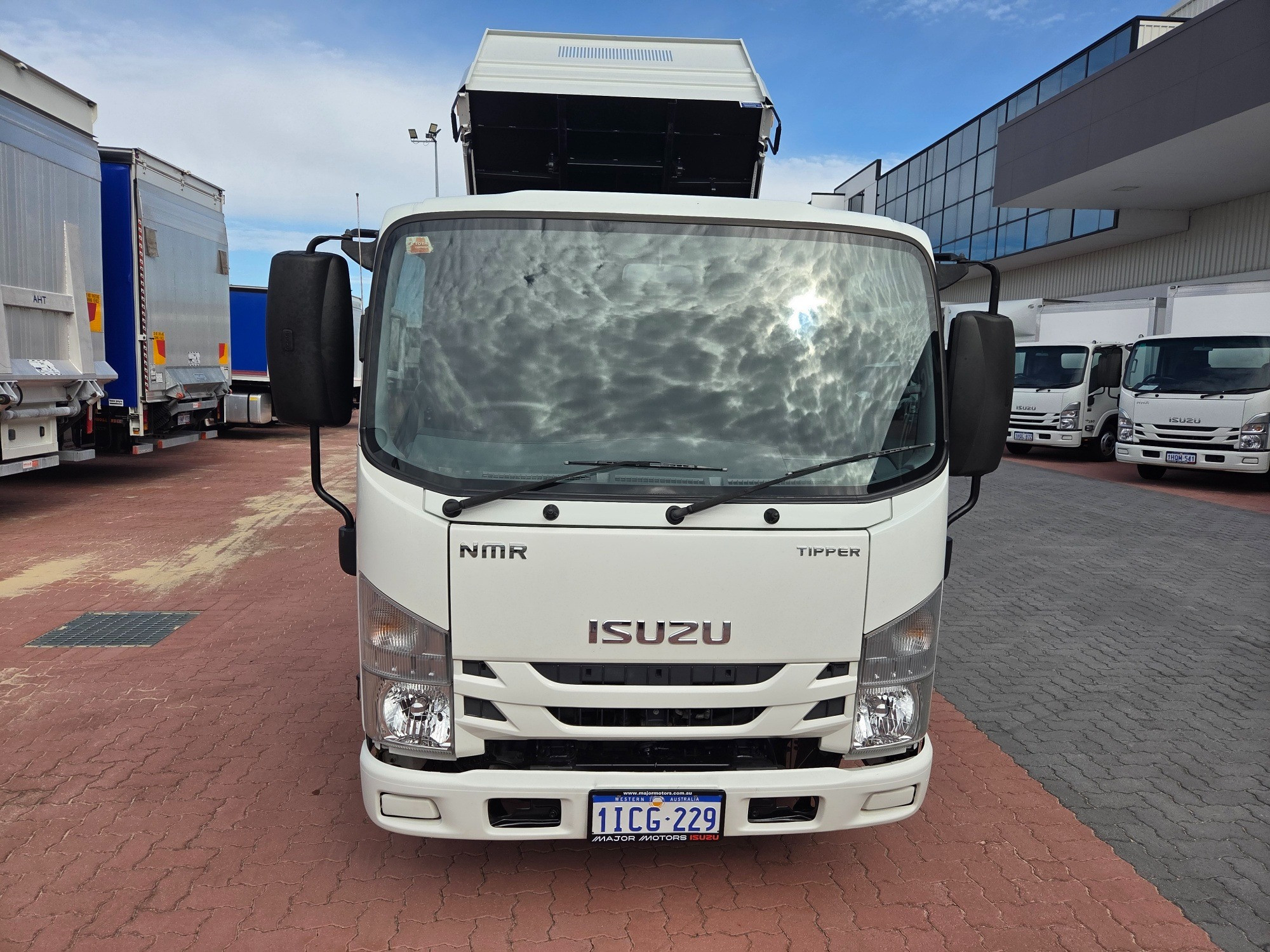 2021 ISUZU NMR 60/45-150 3 TON MANUAL TIPPER