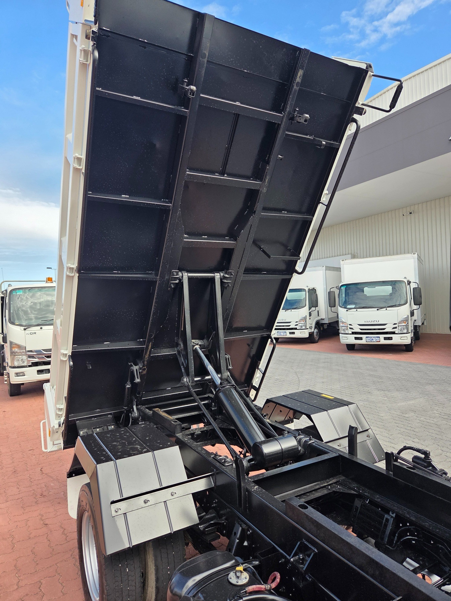2021 ISUZU NMR 60/45-150 3 TON MANUAL TIPPER
