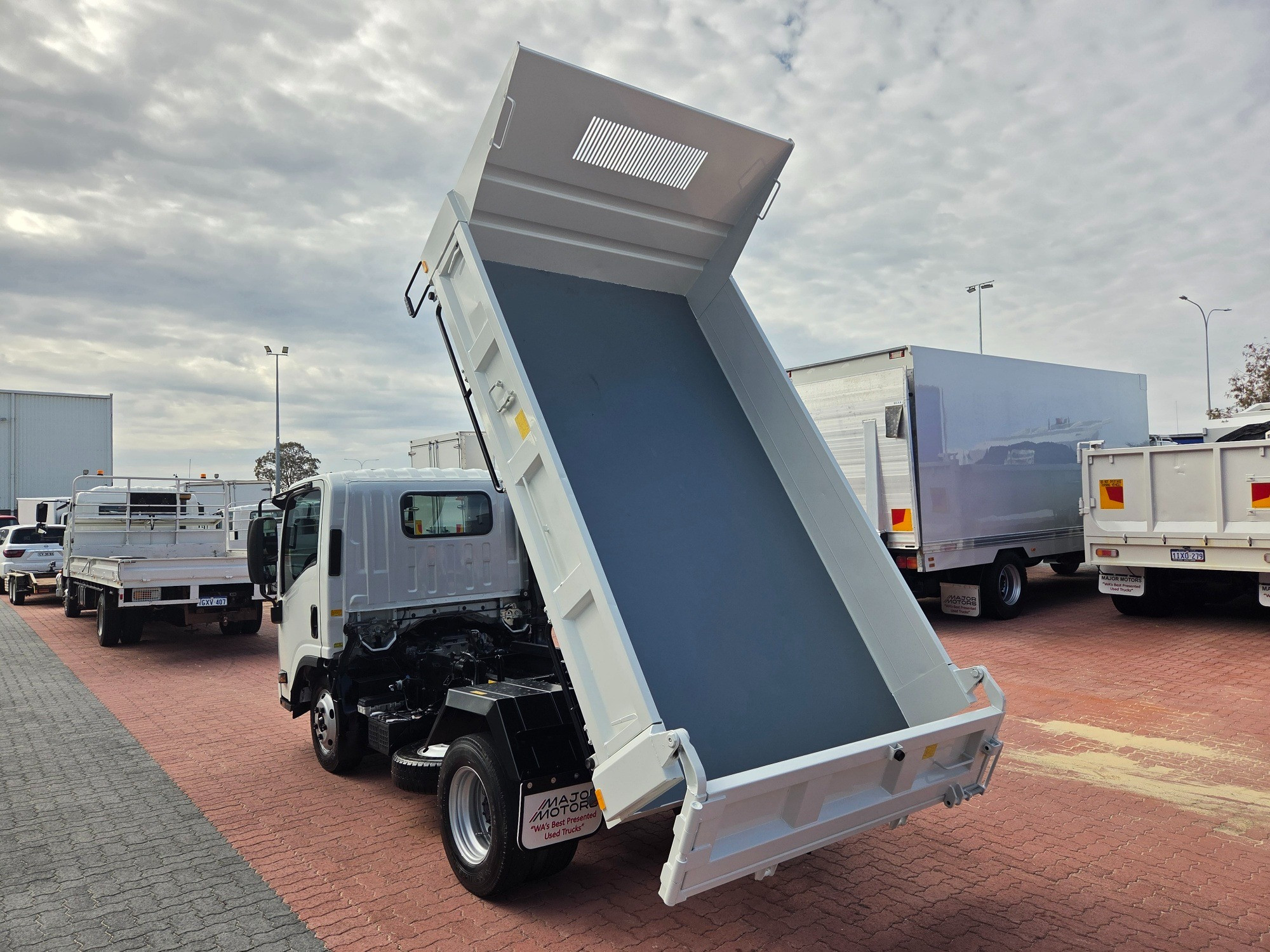 2021 ISUZU NMR 60/45-150 3 TON MANUAL TIPPER
