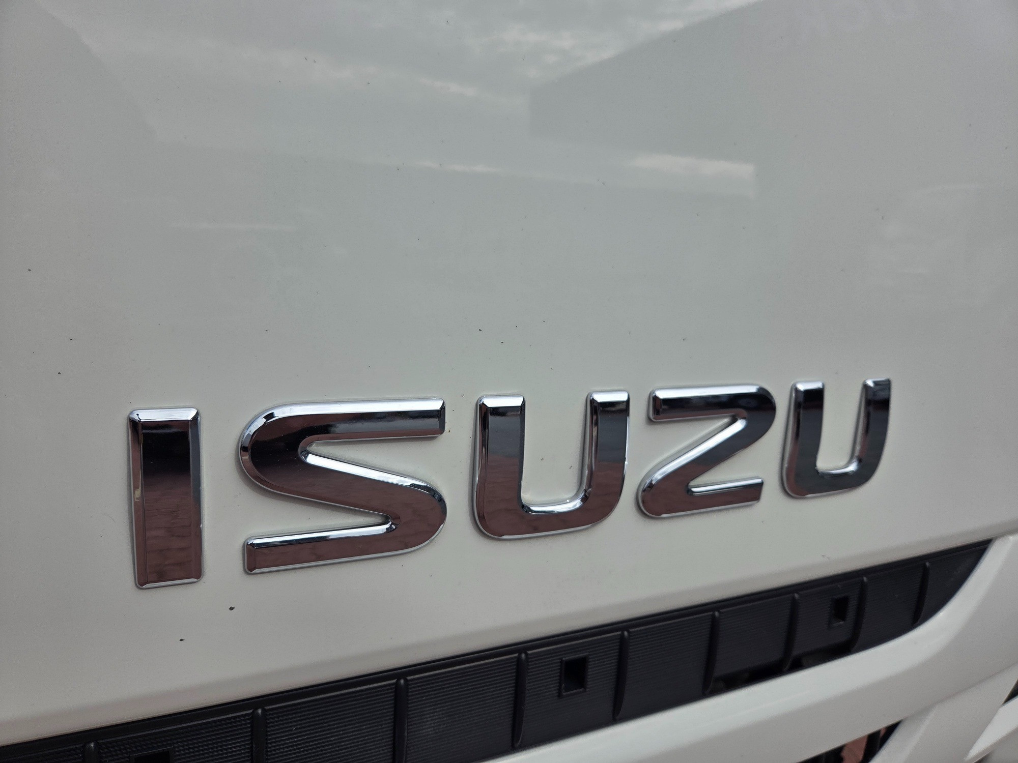 2021 ISUZU NMR 60/45-150 3 TON MANUAL TIPPER