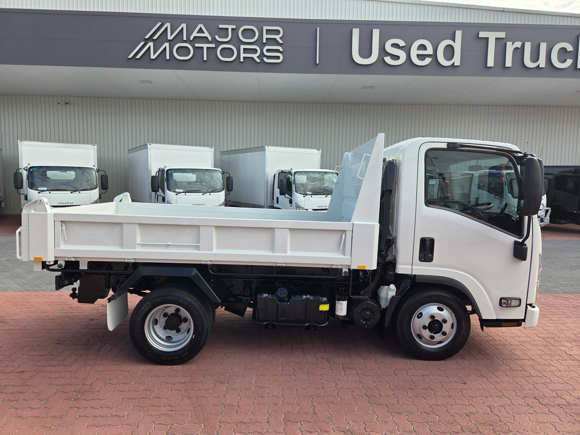 2021 ISUZU NMR 60/45-150 3 TON MANUAL TIPPER
