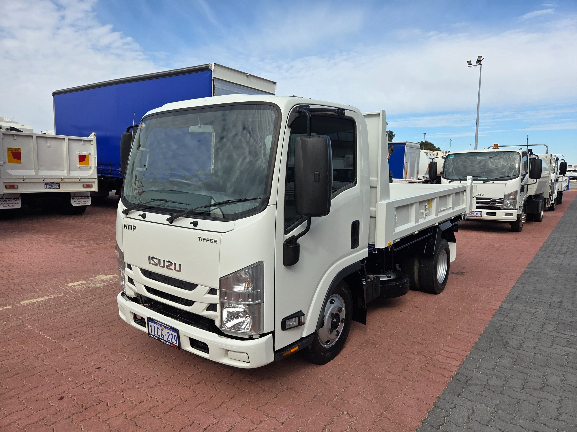 2021 ISUZU NMR 60/45-150 3 TON MANUAL TIPPER