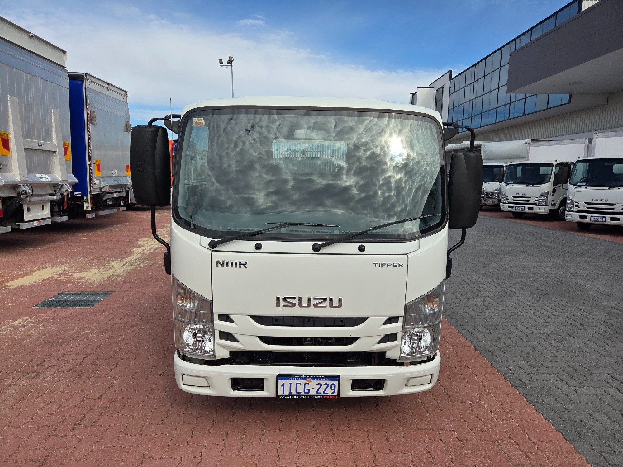 2021 ISUZU NMR 60/45-150 3 TON MANUAL TIPPER