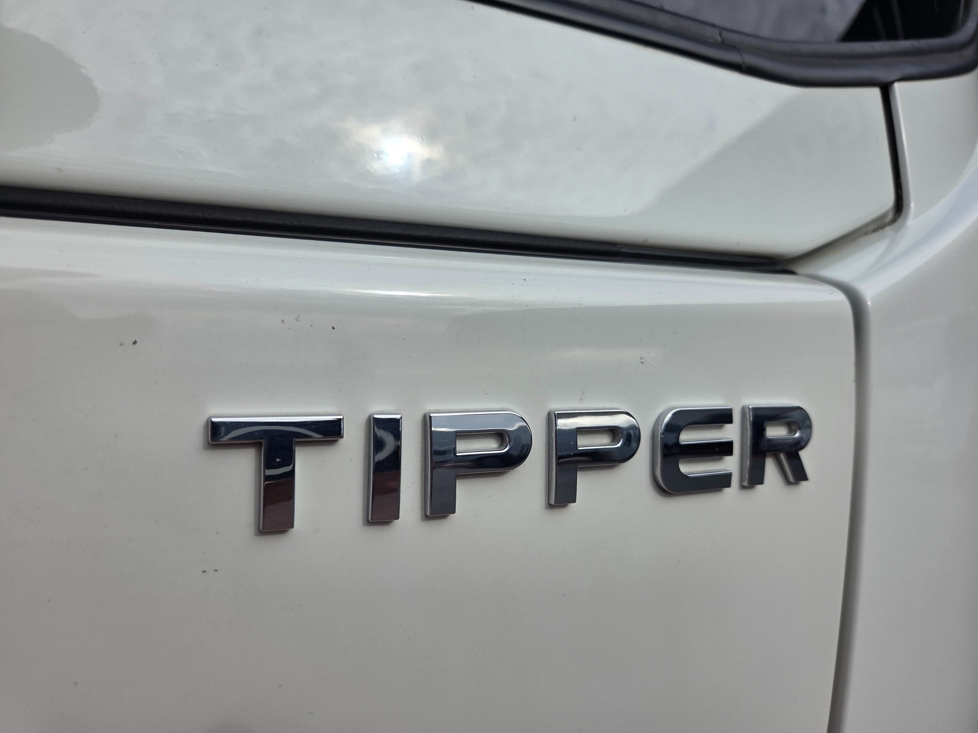 2021 ISUZU NMR 60/45-150 3 TON MANUAL TIPPER