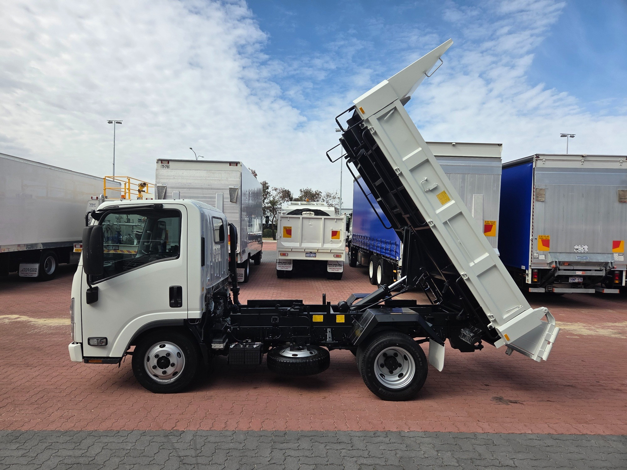 2021 ISUZU NMR 60/45-150 3 TON MANUAL TIPPER