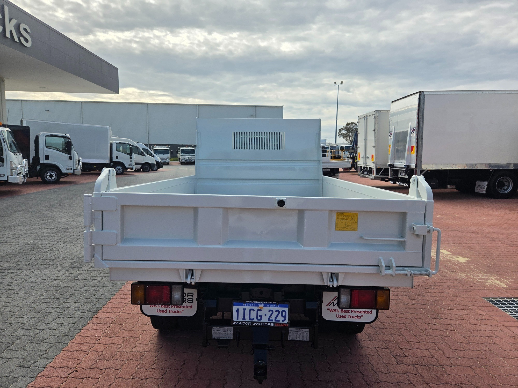 2021 ISUZU NMR 60/45-150 3 TON MANUAL TIPPER