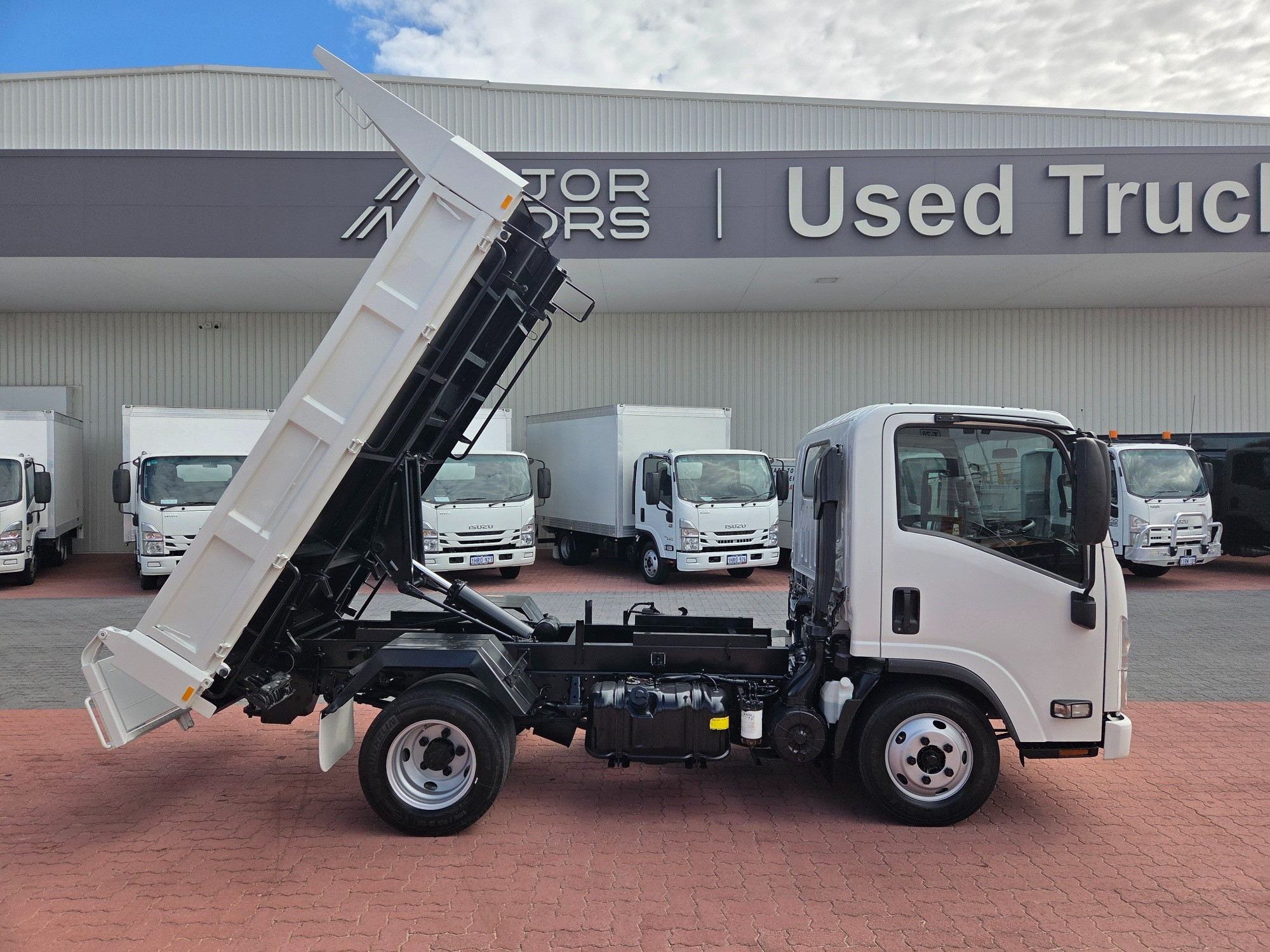 2021 ISUZU NMR 60/45-150 3 TON MANUAL TIPPER