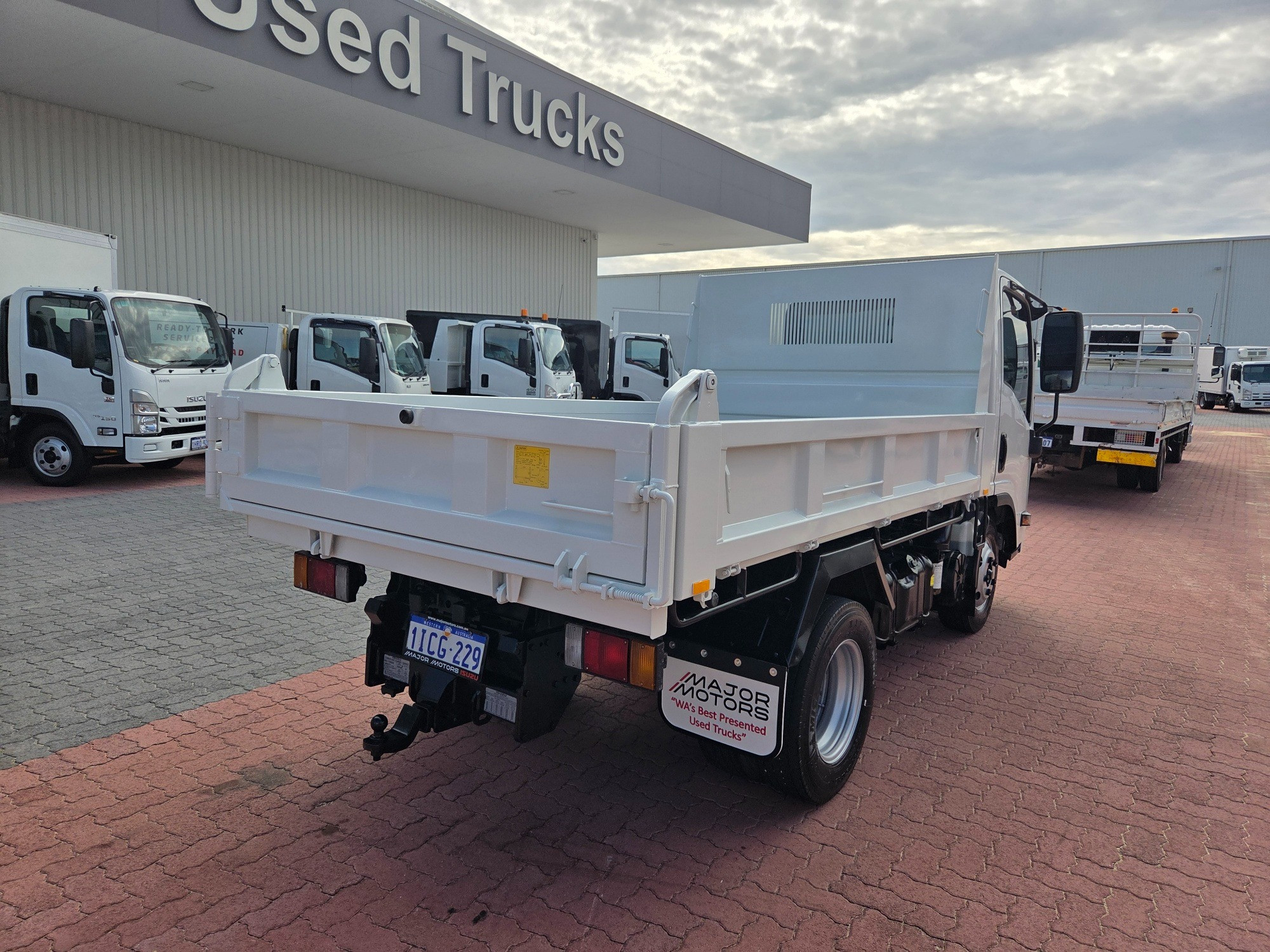 2021 ISUZU NMR 60/45-150 3 TON MANUAL TIPPER