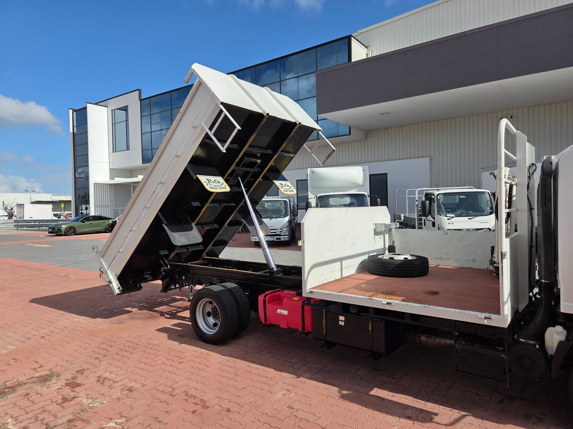 2016 ISUZU NPR N MY15 75-190 (LWB) 6 SP AMT TIPPER AND CRANE