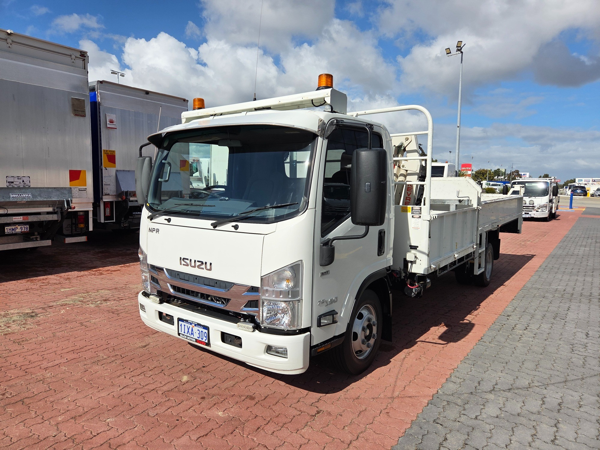 2016 ISUZU NPR N MY15 75-190 (LWB) 6 SP AMT TIPPER AND CRANE