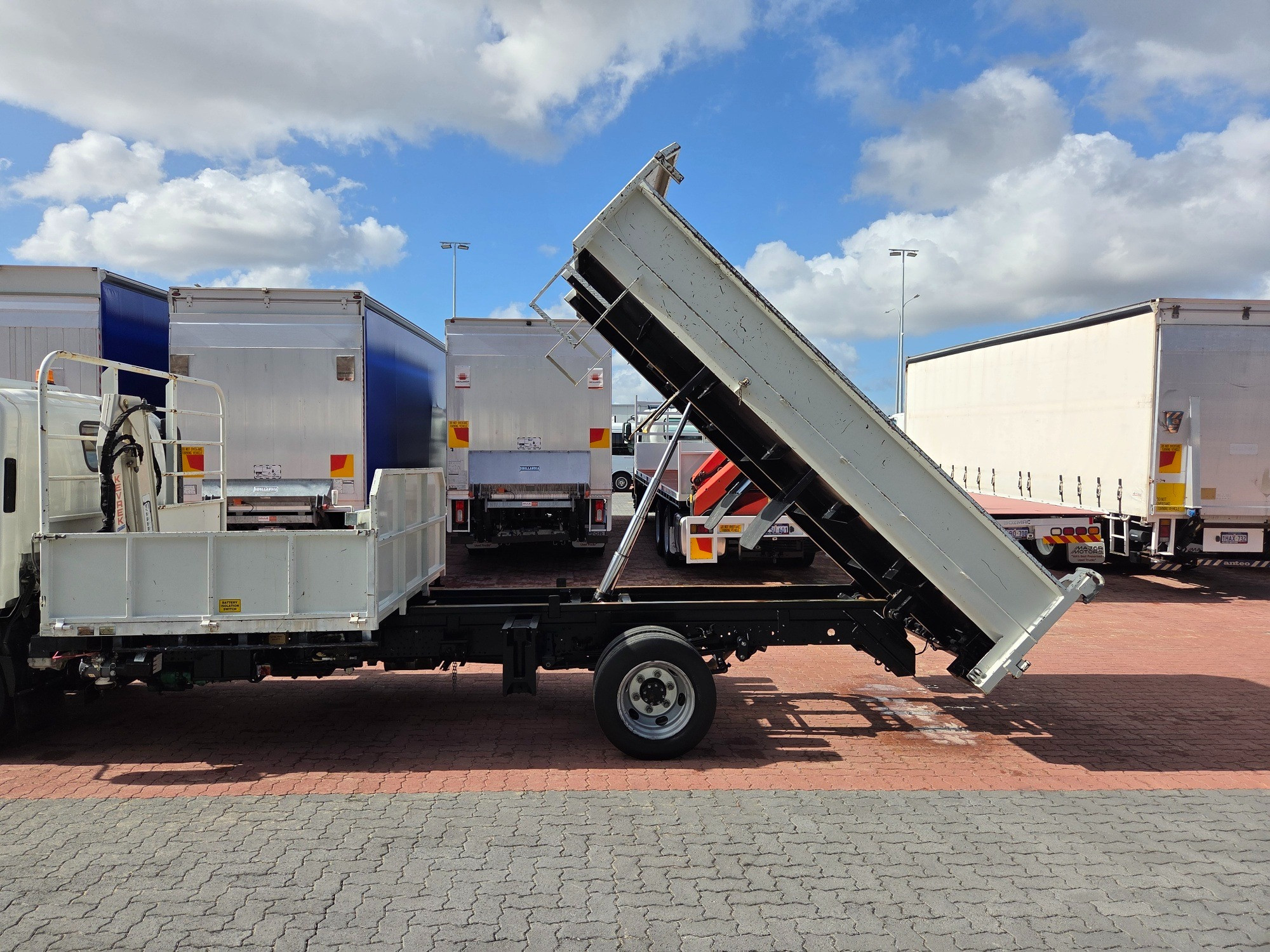 2016 ISUZU NPR N MY15 75-190 (LWB) 6 SP AMT TIPPER AND CRANE