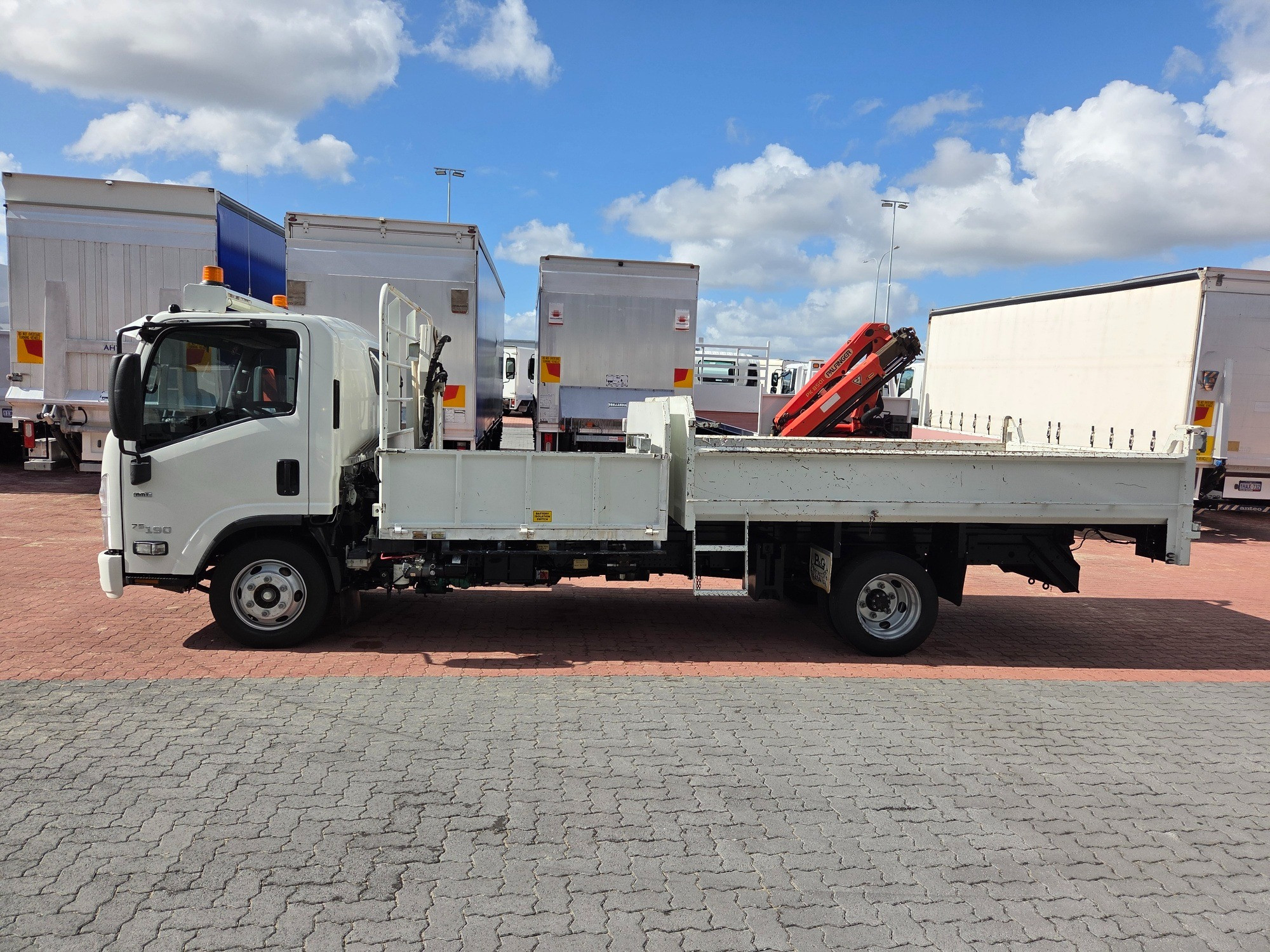 2016 ISUZU NPR N MY15 75-190 (LWB) 6 SP AMT TIPPER AND CRANE