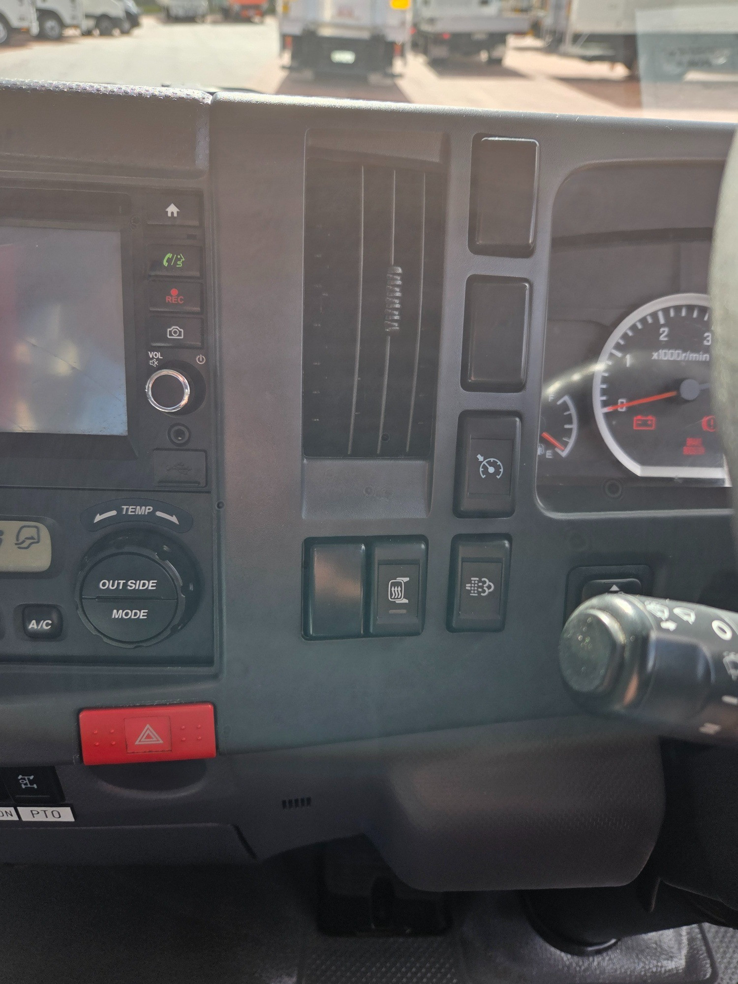 2016 ISUZU NPR N MY15 75-190 (LWB) 6 SP AMT TIPPER AND CRANE
